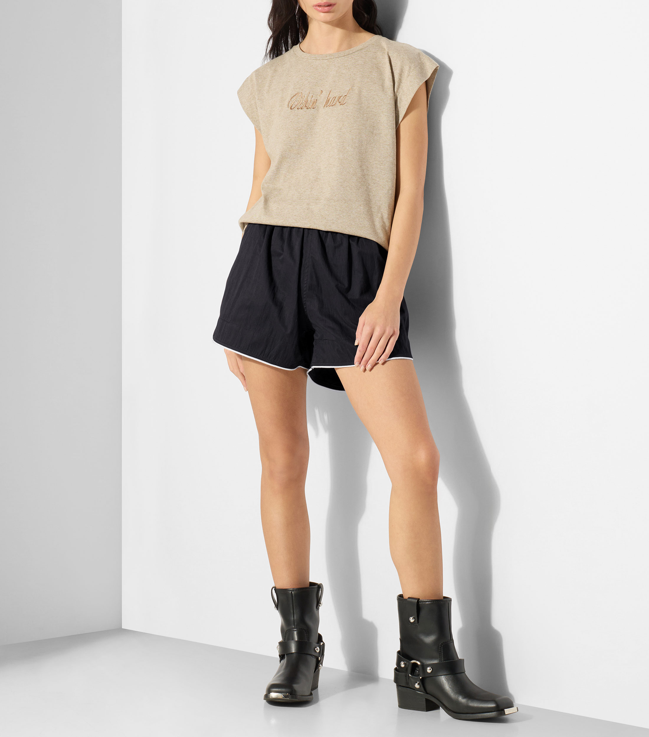 Short liso Mujer