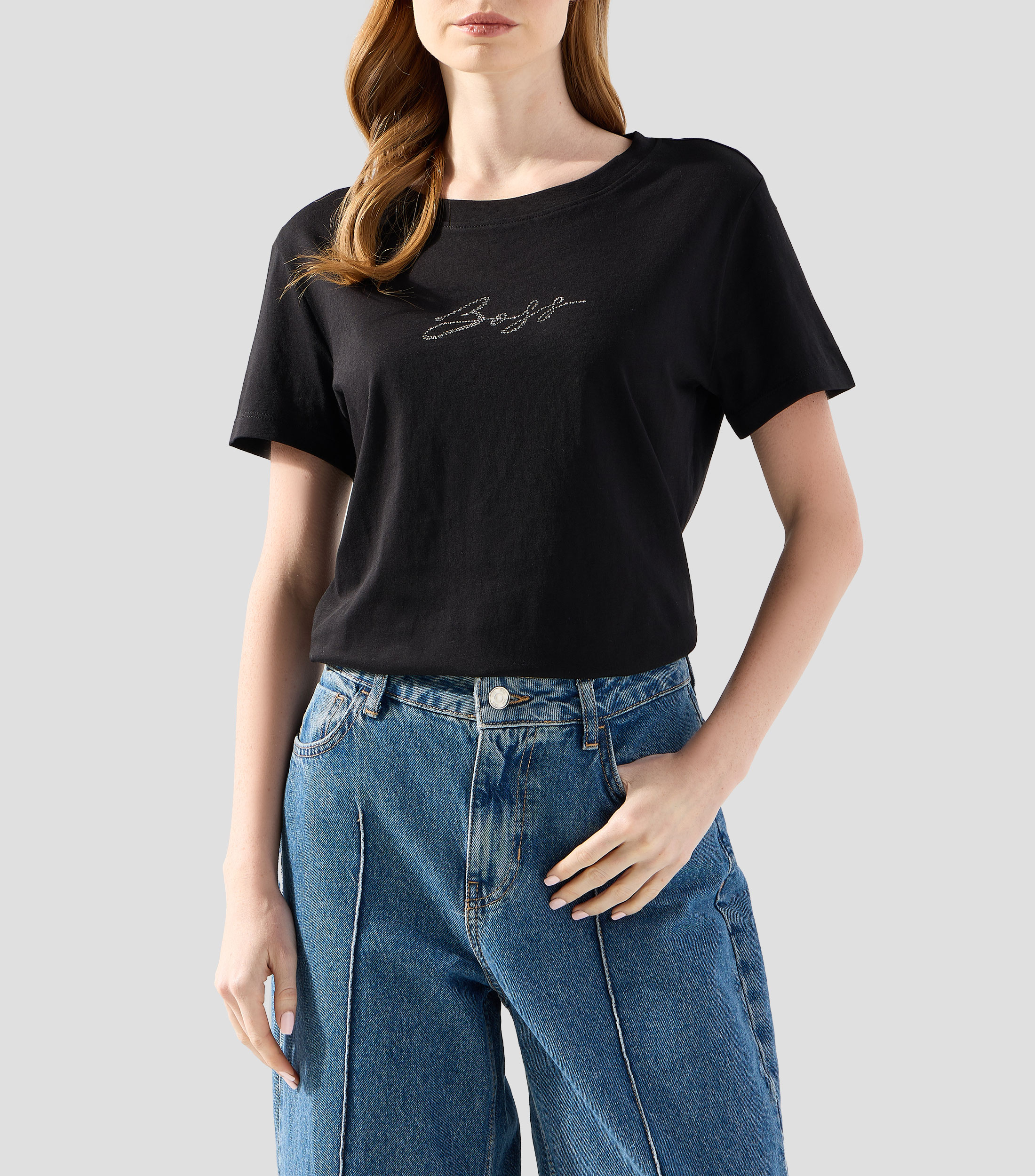 Playera cuello redondo manga corta con pedrería Mujer