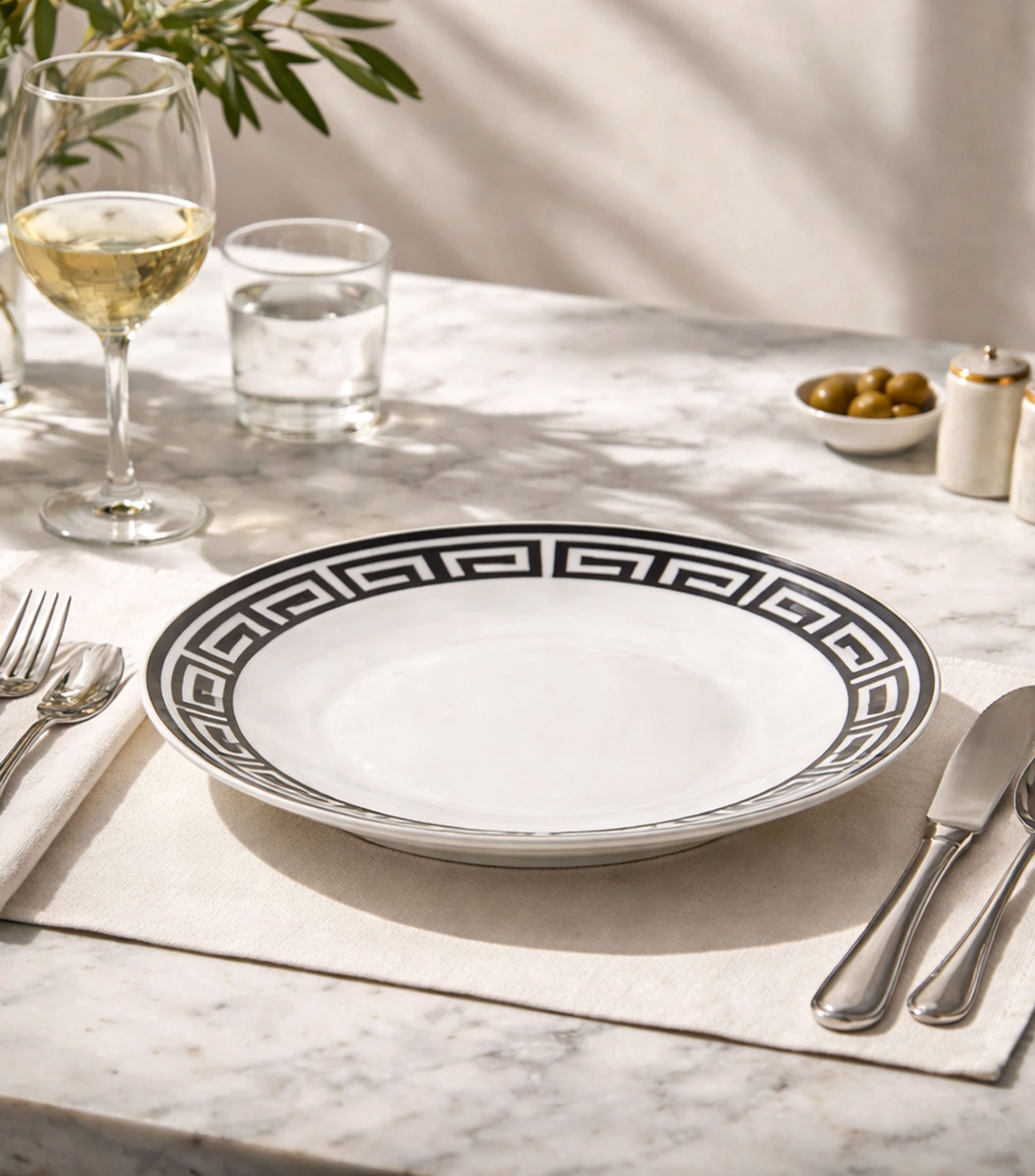 Plato base llano Impero Laberinto en porcelana