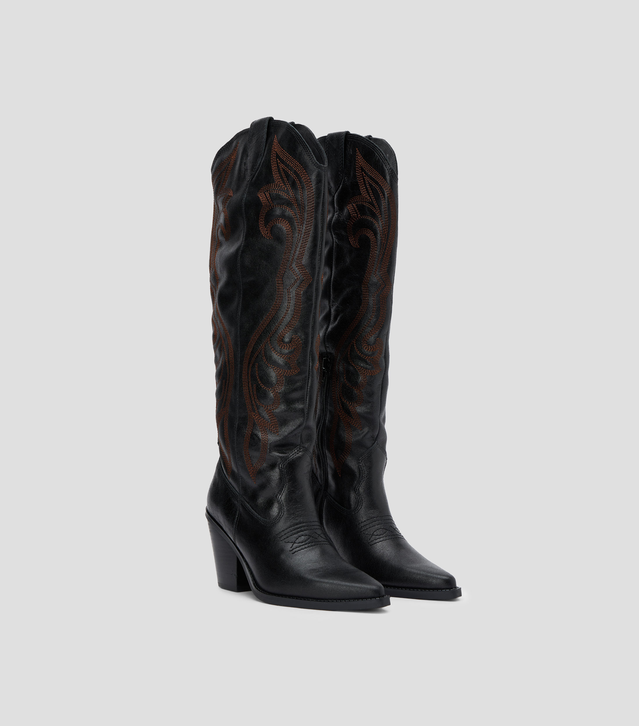 Botas vaqueras altas con tacón alto y ancho en piel Revolve Mujer