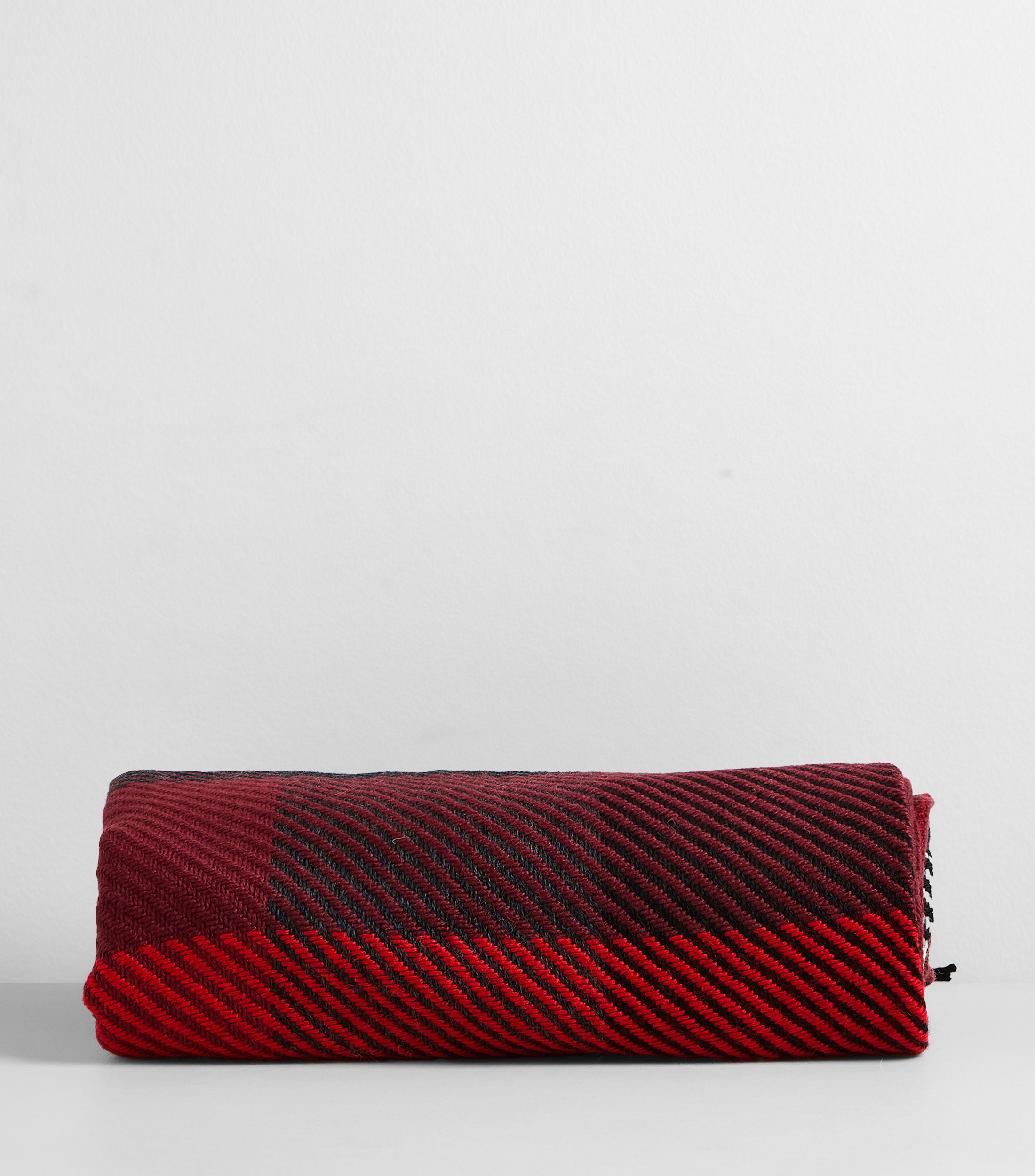 Frazada roja con negro