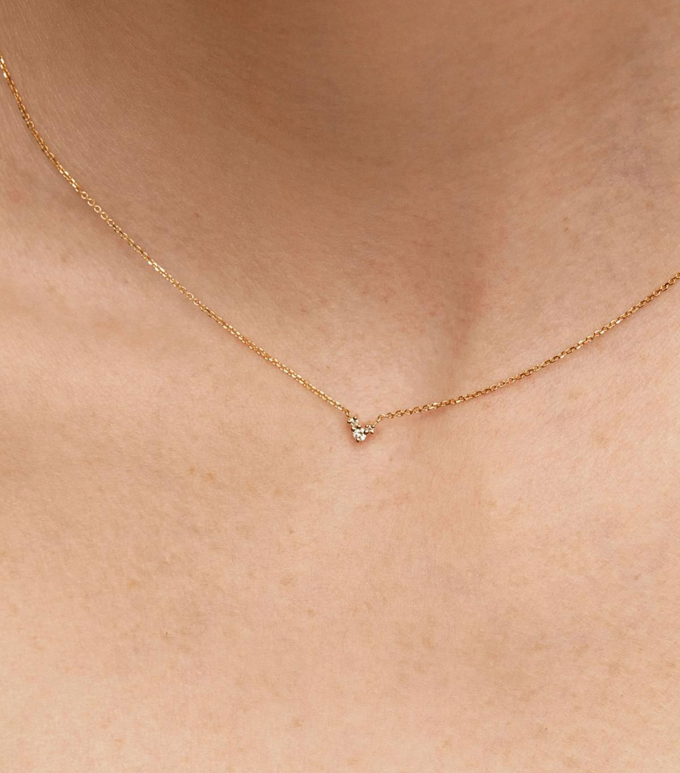Collar en oro amarillo de 18 kilates con tres diamantes Mic Mujer