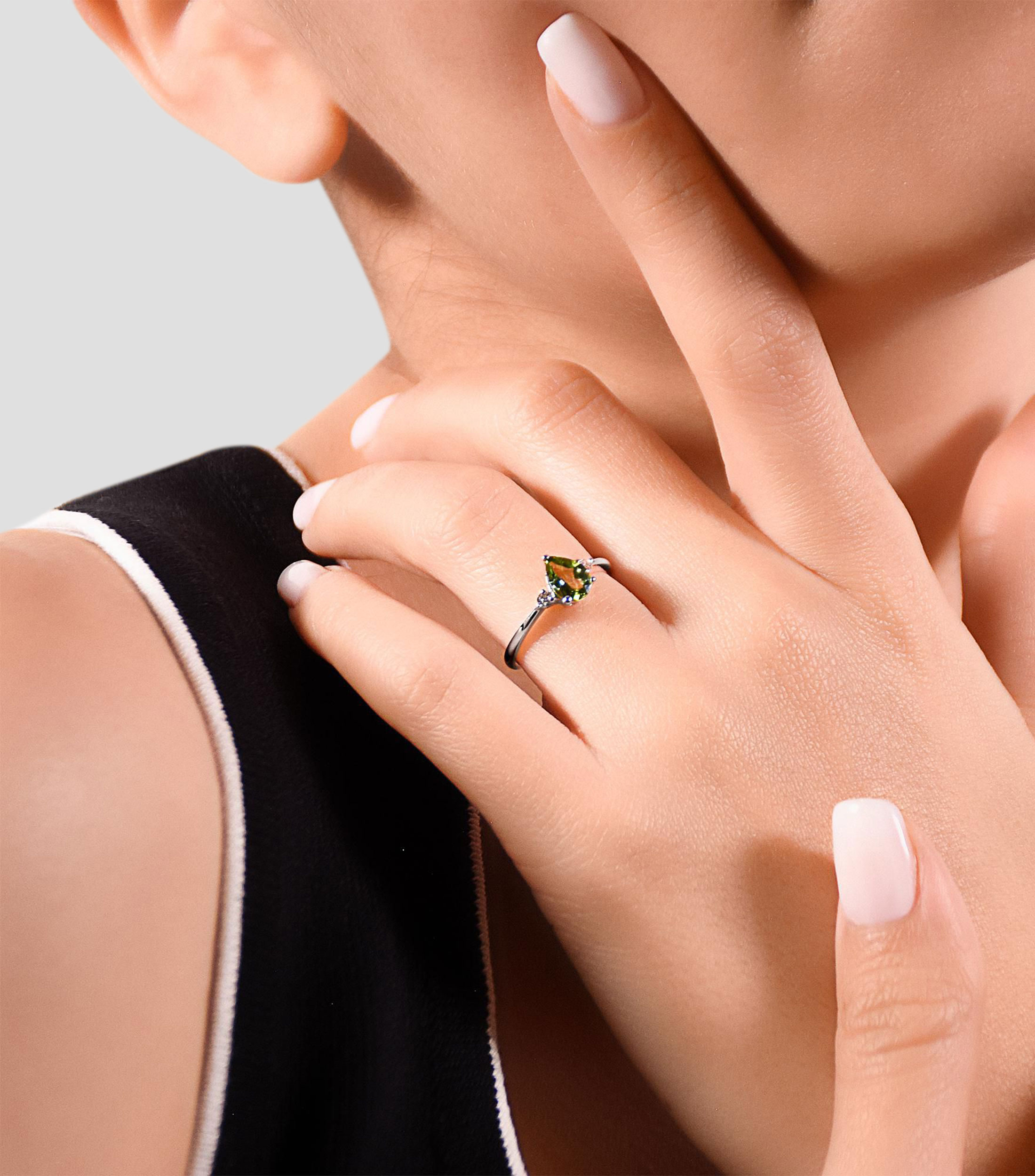 Anillo en Oro blanco de 18 Kilates con turmalina y diamantes Mujer