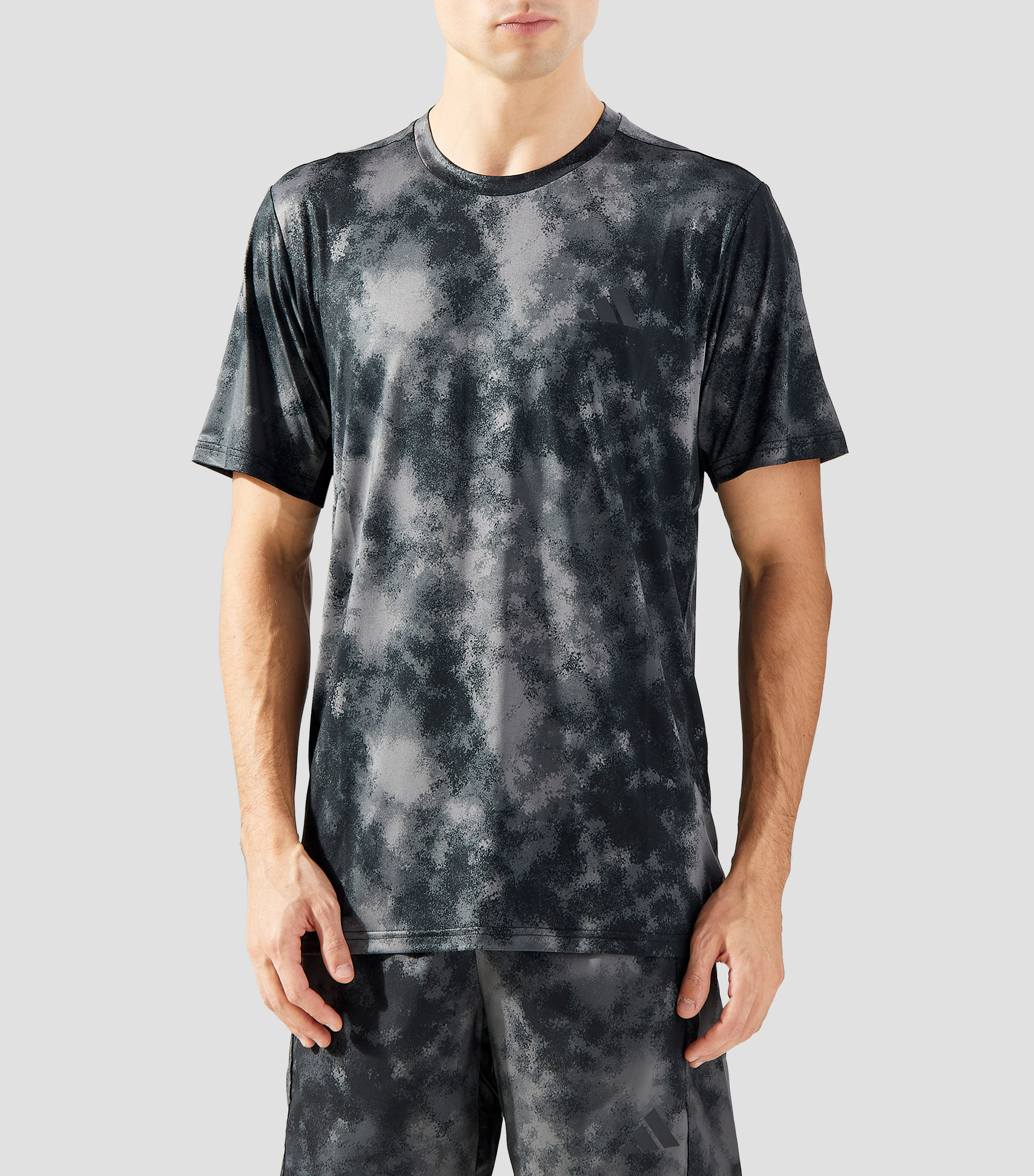 Playera de entrenamiento cuello redondo de manga corta estampada Hombre
