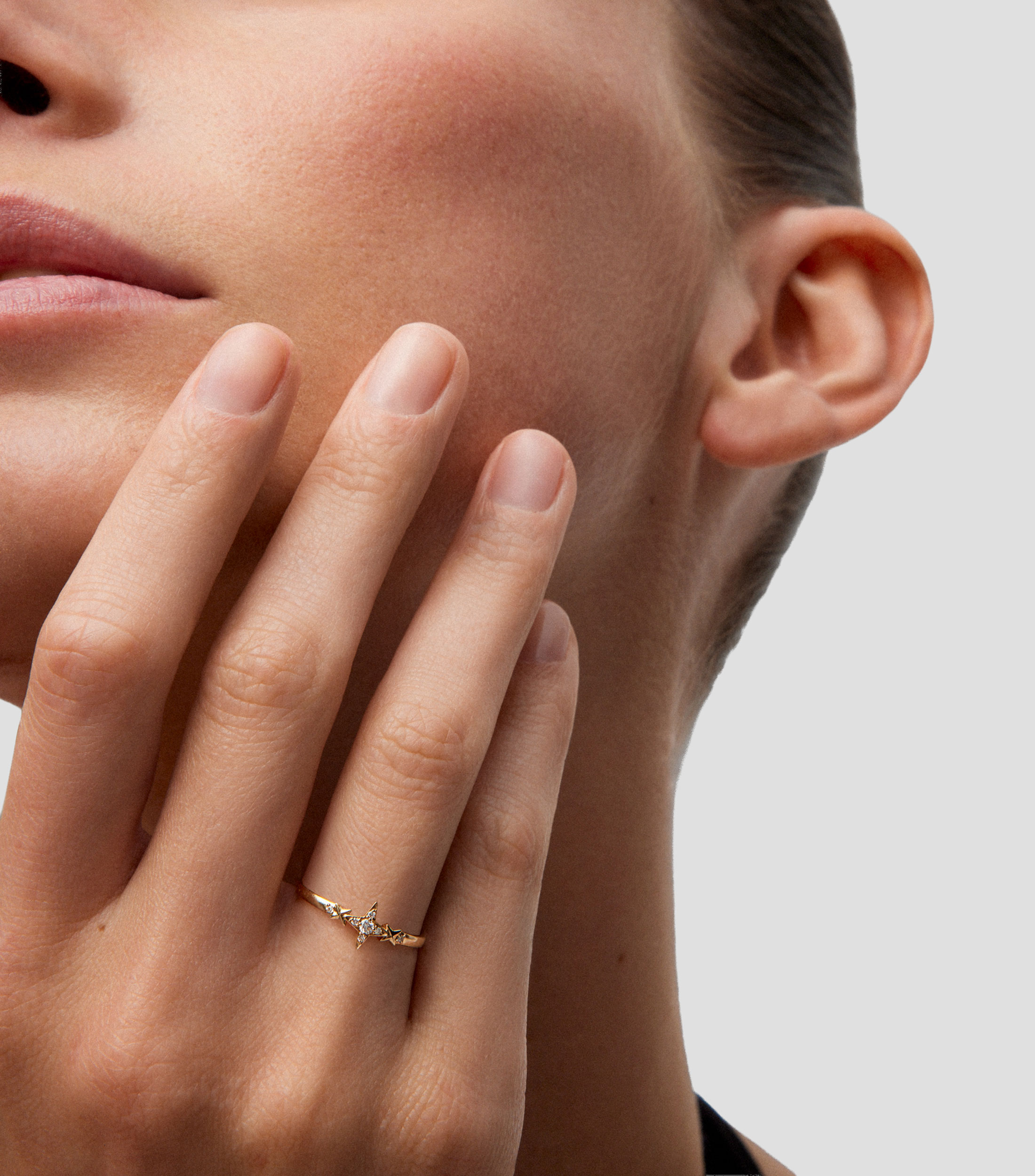 Anillo en oro amarillo de 18 kilates Orion con diamantes Mujer