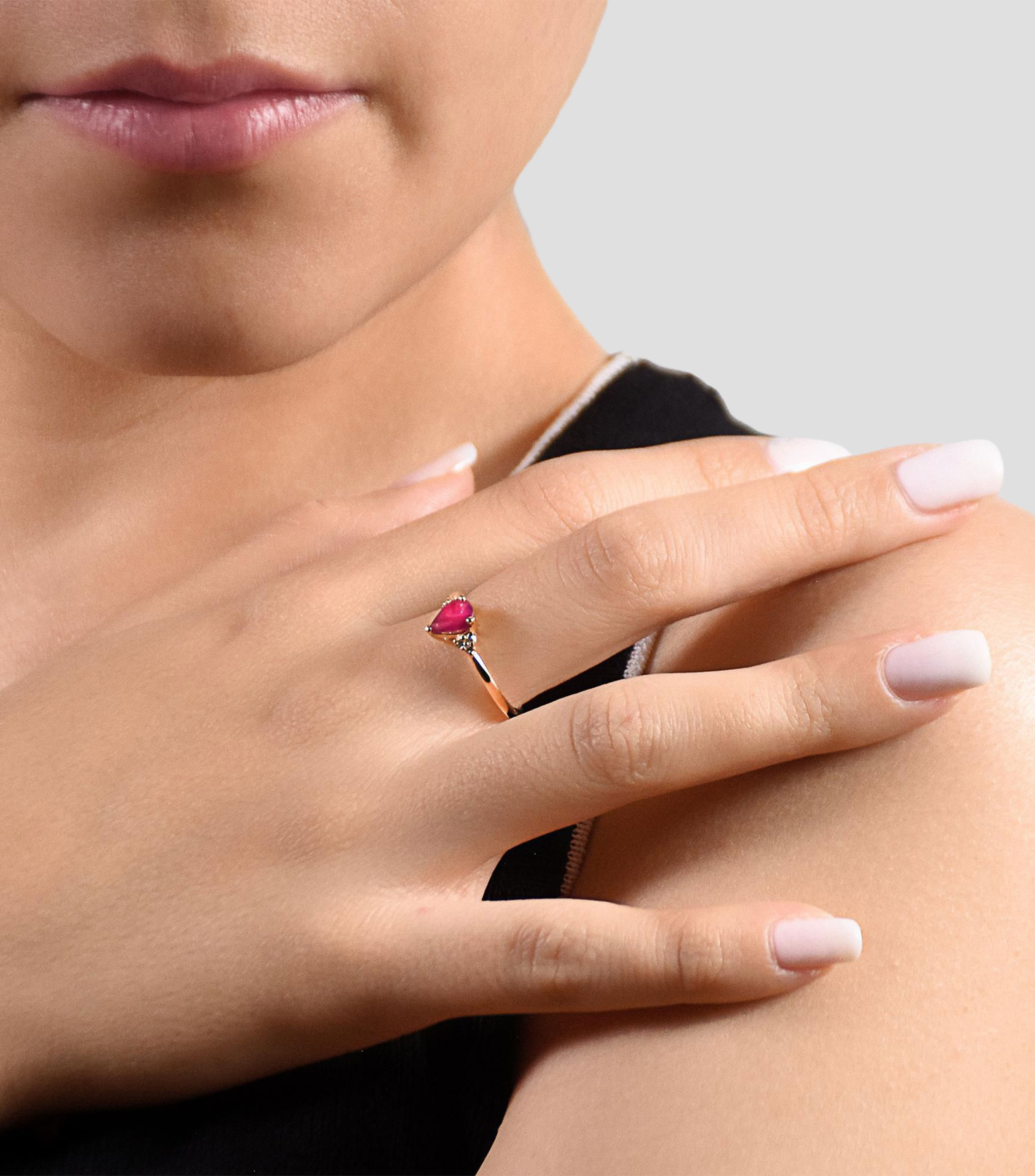 Anillo en Oro amarillo de 18 Kilates con Rubí y Diamantes Mujer