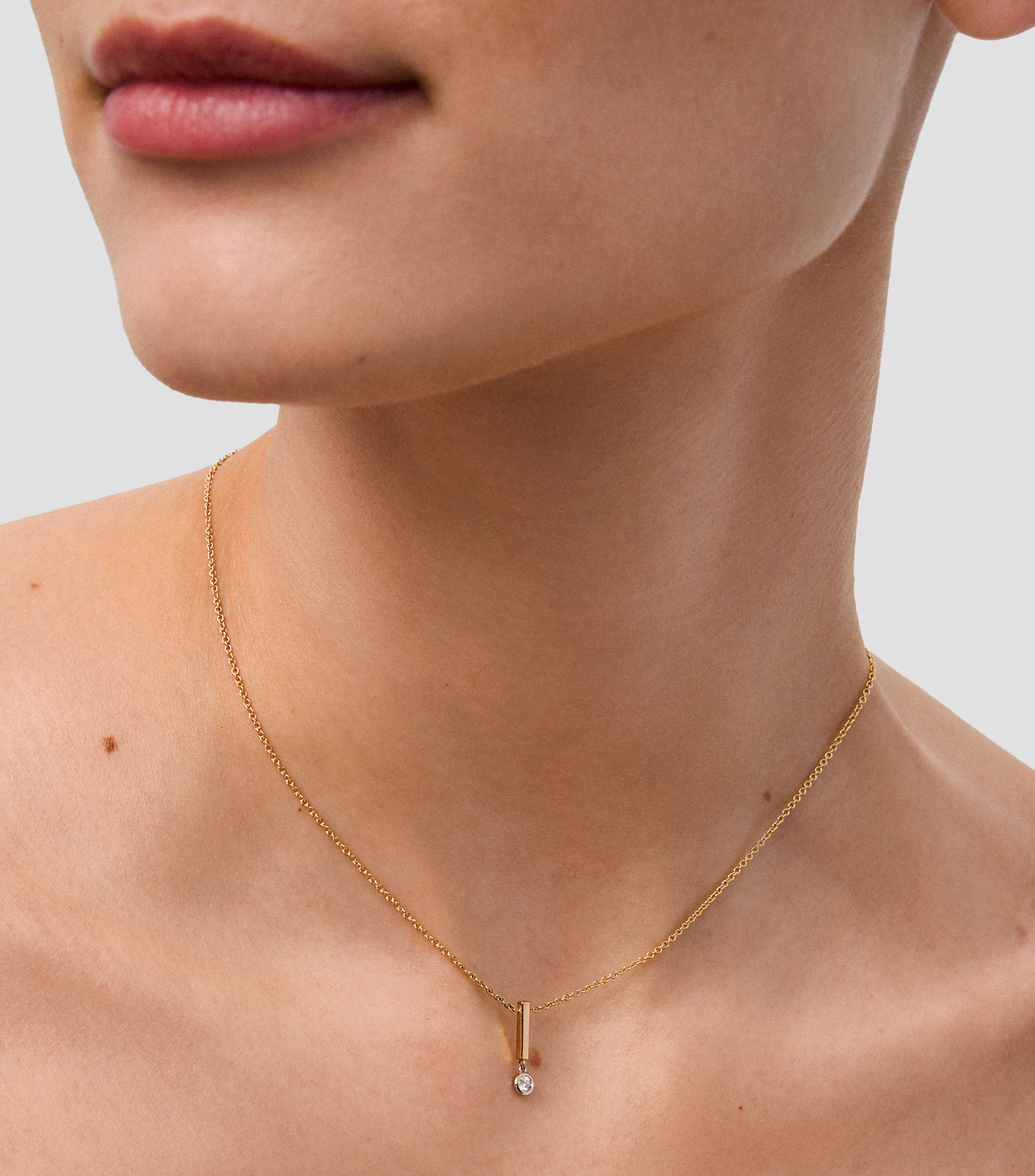 Collar en Oro amarillo de 18 Kilates con diamante Mujer