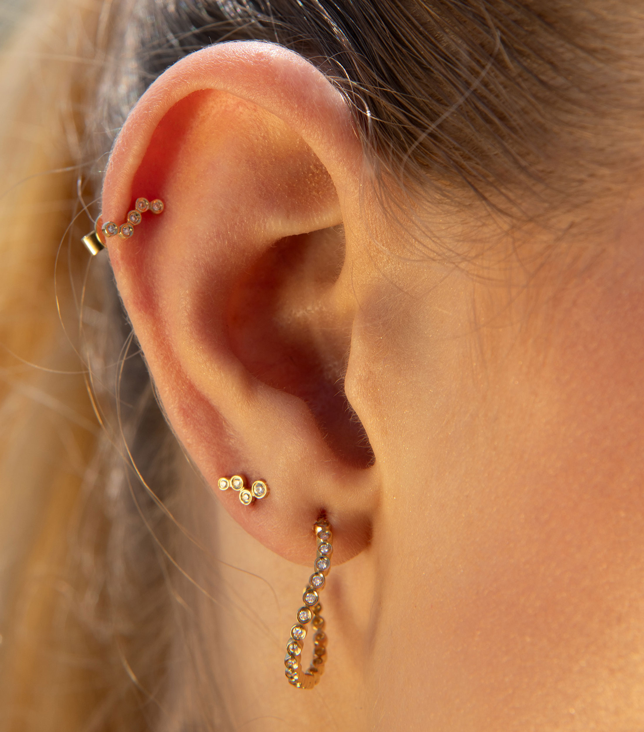 Broqueles en oro amarillo 18 kilates con diamantes Mujer