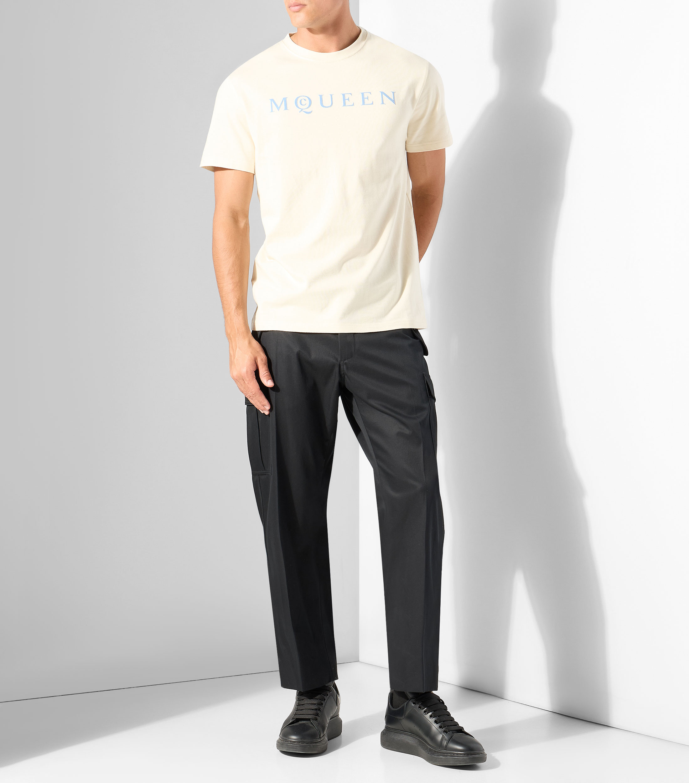 Playera de cuello redondo con manga corta bordada Hombre