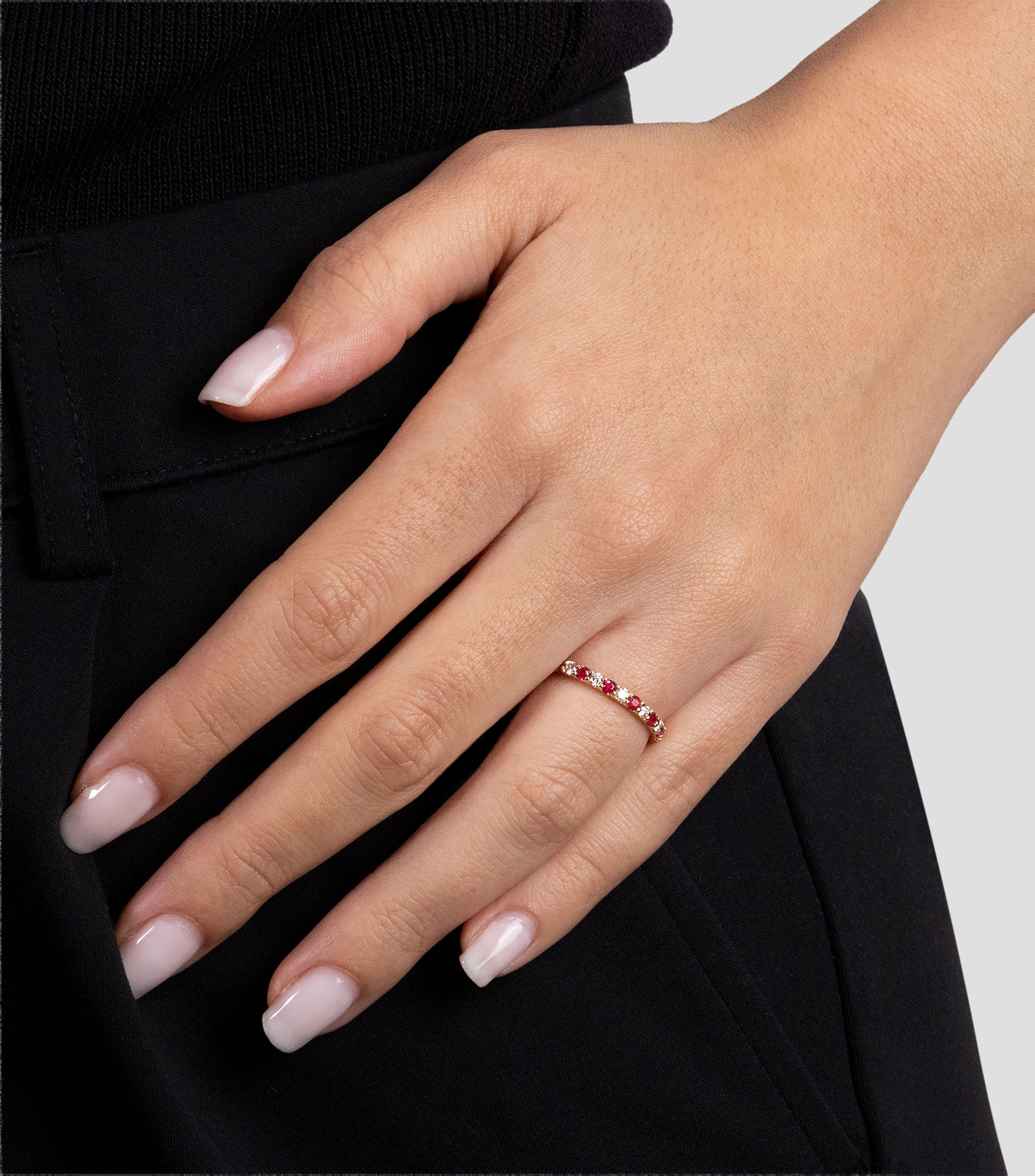Anillo en Oro amarillo de 14 Kilates con rubíes y diamantes Mujer