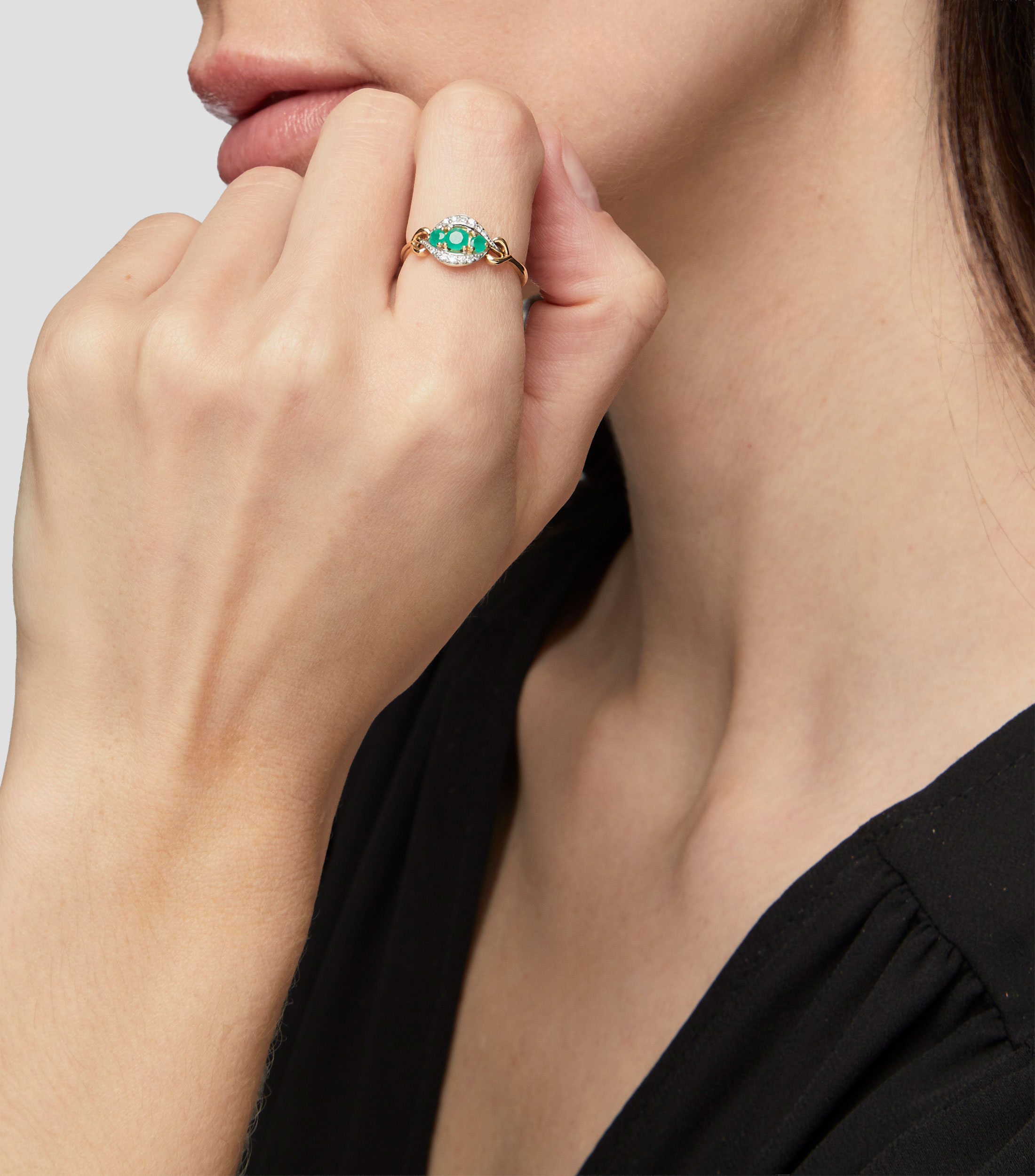 Anillo en oro de 14 kilates con esmeralda Mujer