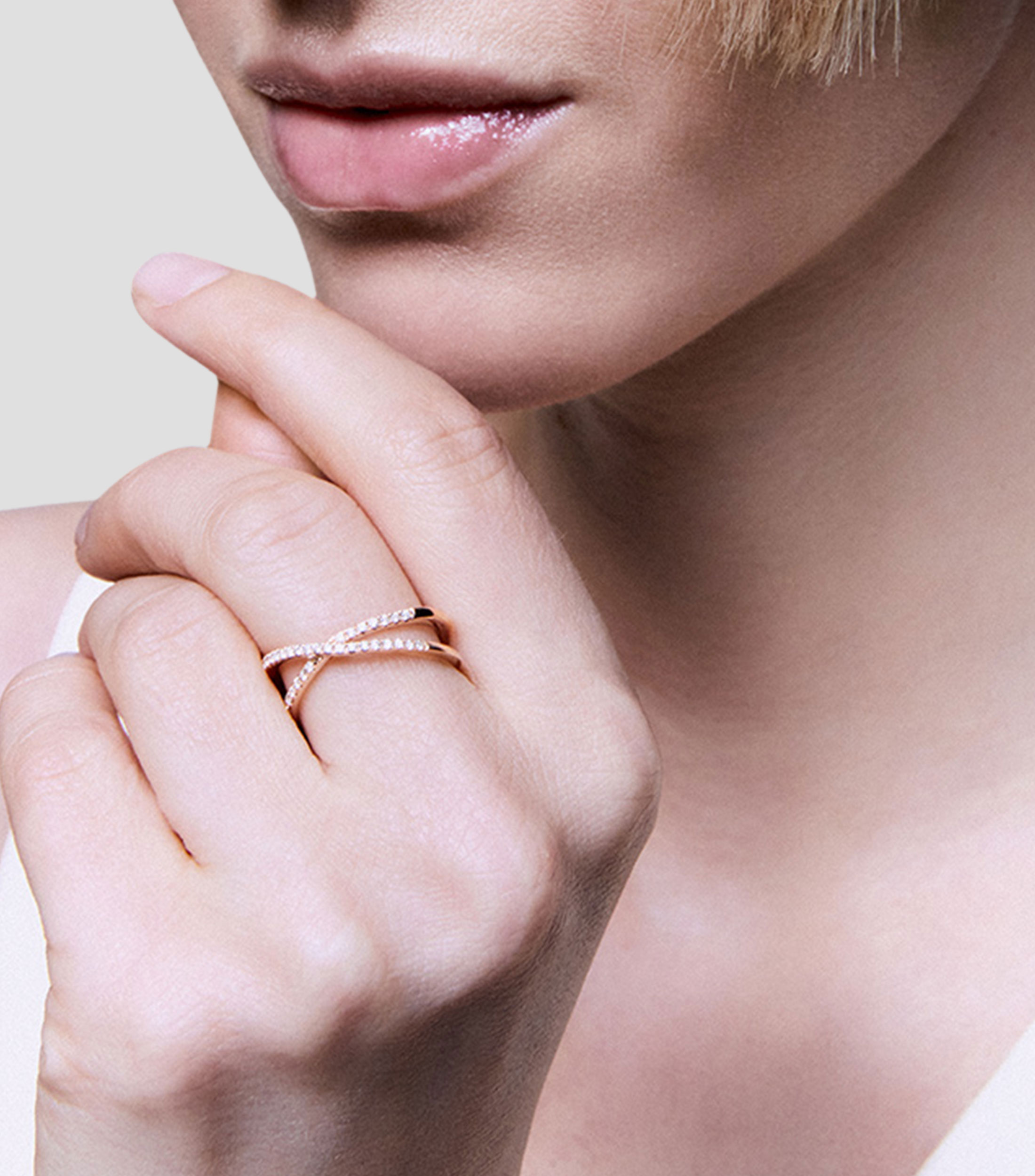 Anillo en Oro 18 kilates con Diamantes Mujer