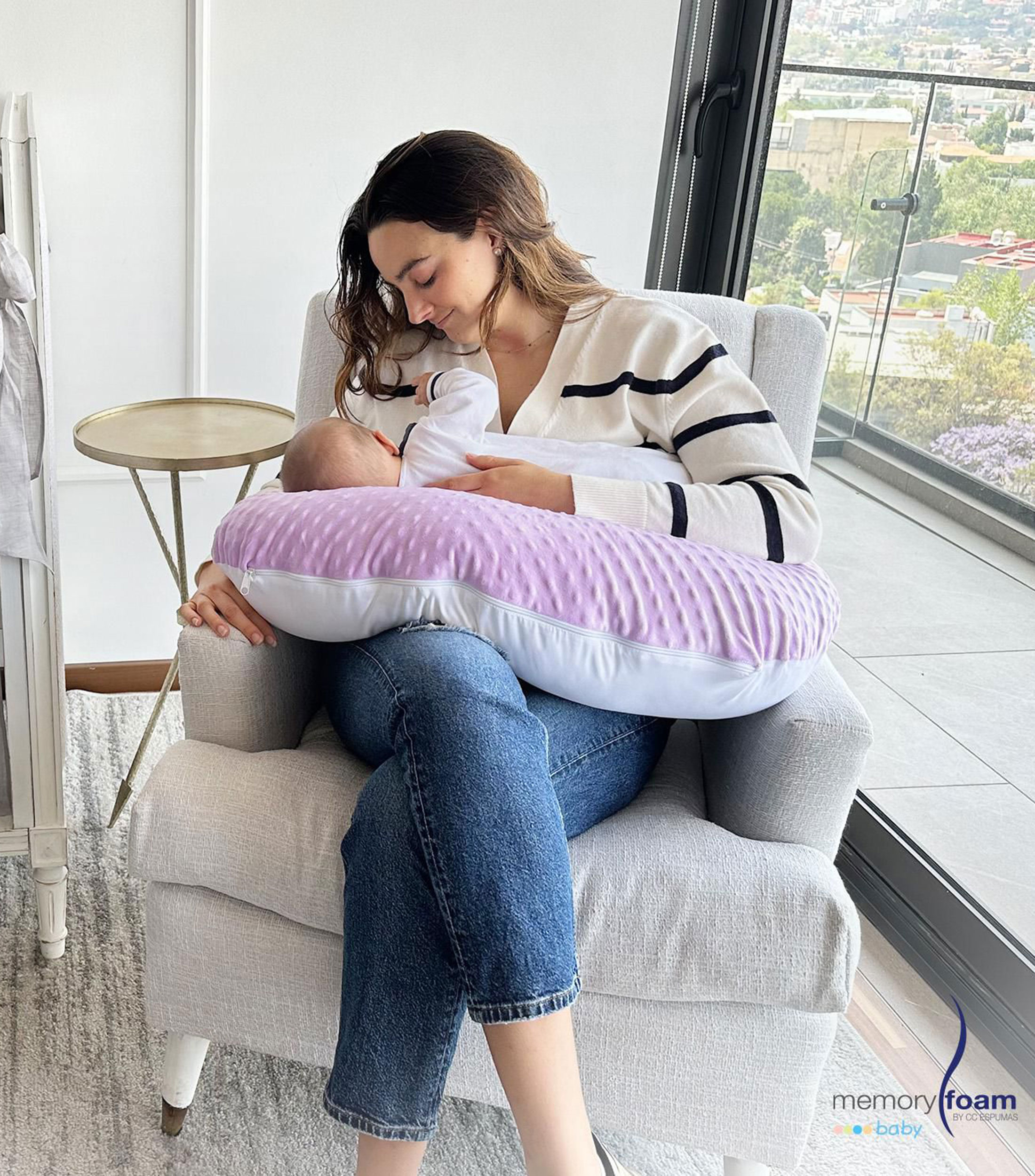 Almohada de lactancia, Lila