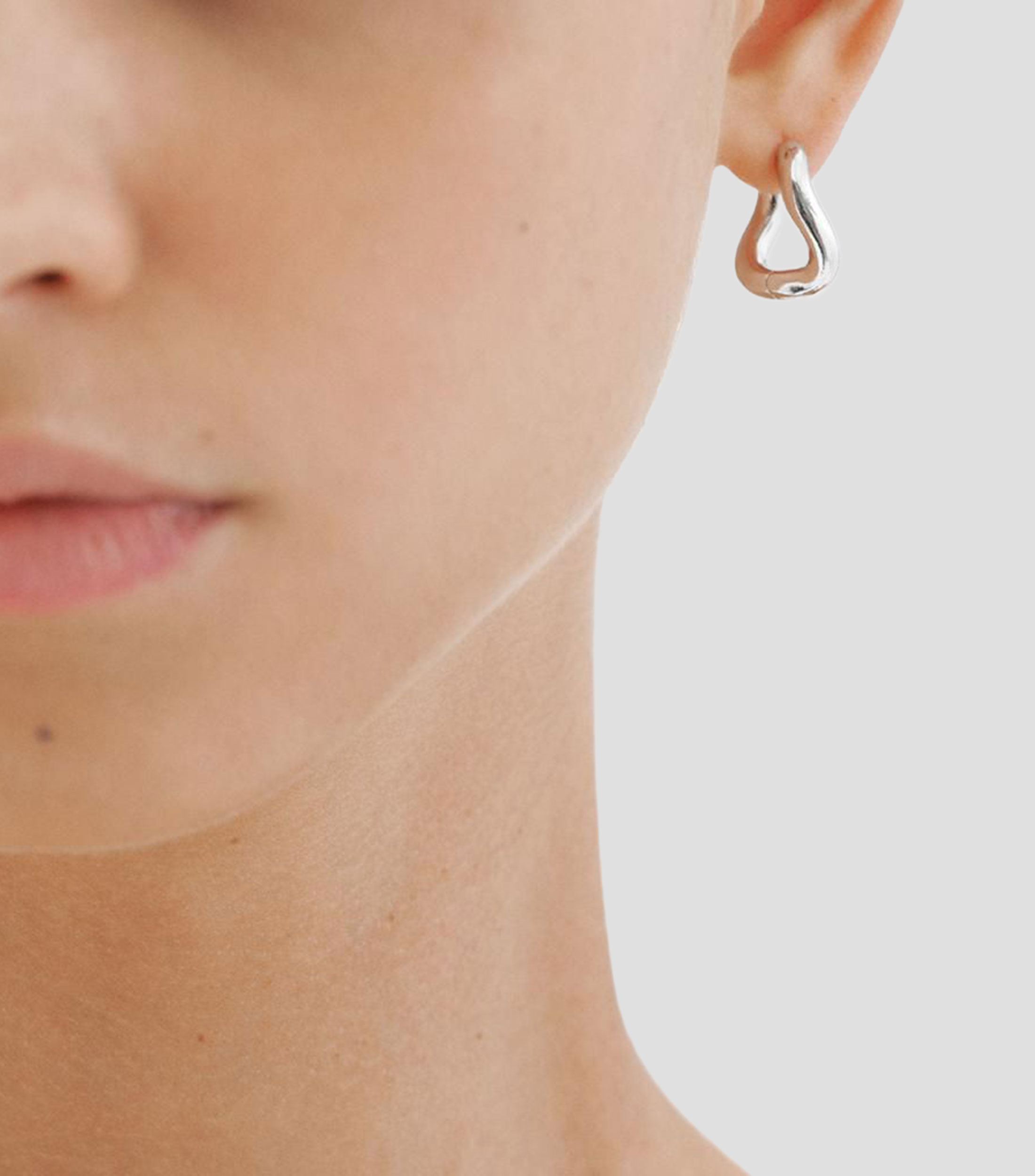 Pendientes en plata .925 de aro mediano grueso con forma ondulada Hooped Earrings Mujer