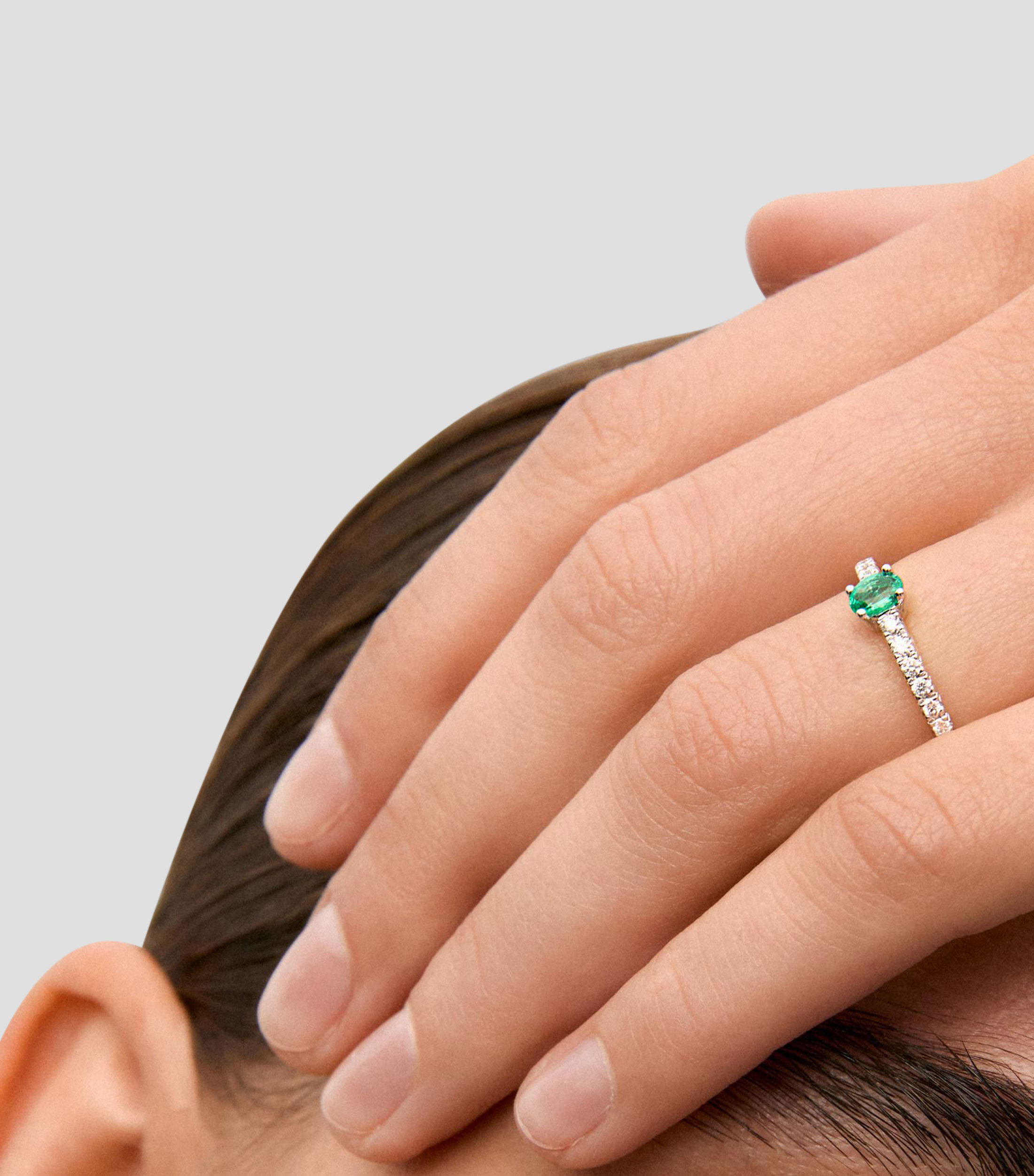 Anillo en Oro blanco 18 Kilates con esmeralda Mujer