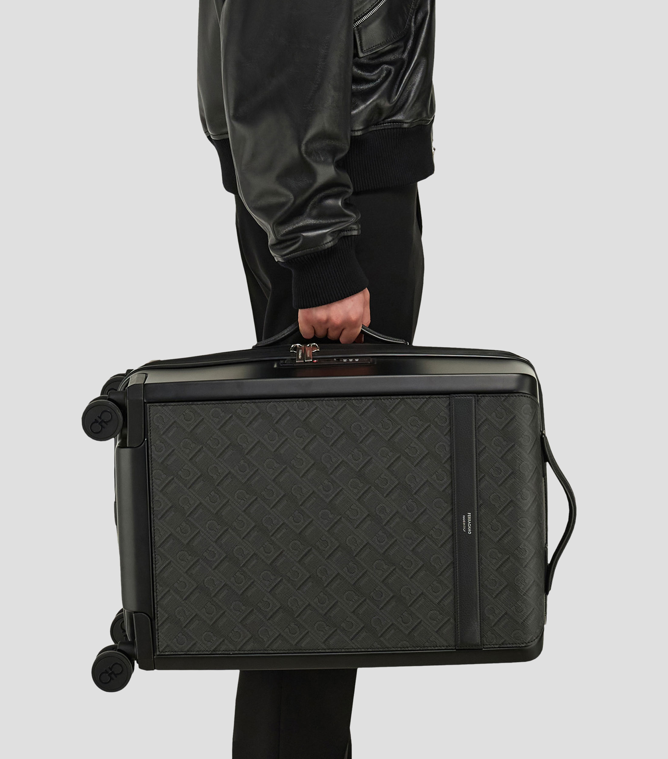 Maleta de viaje con monogram