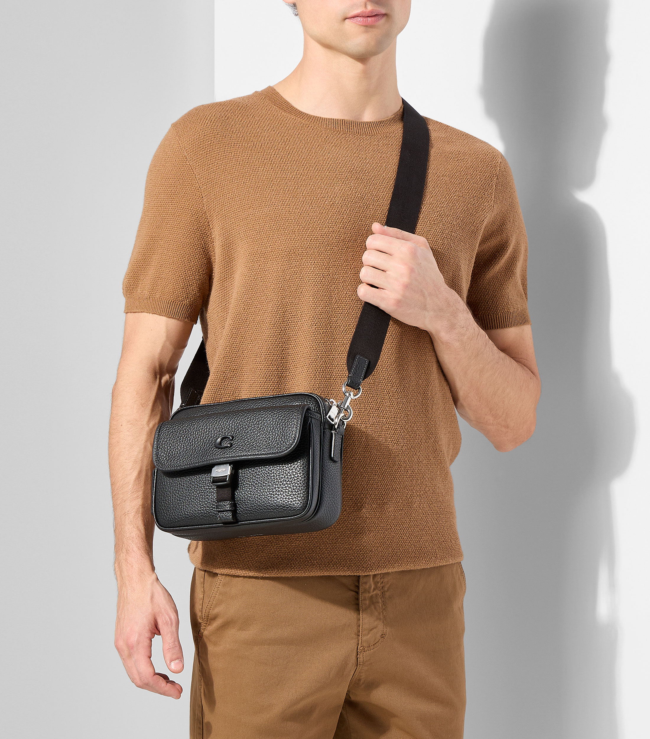 Bolso crossbody en piel liso Hombre