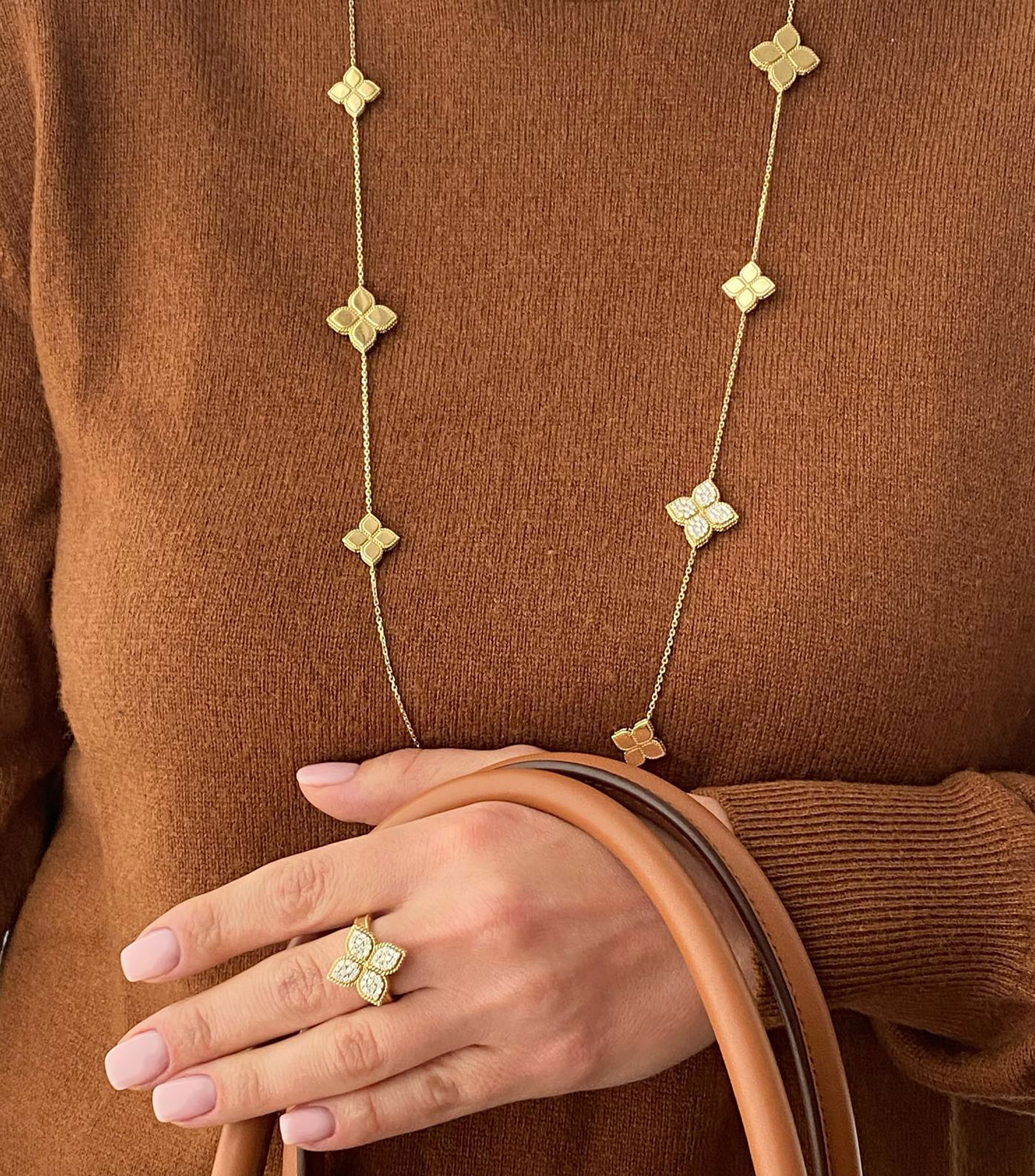 Collar con Flores en Oro 18 Kilates y Diamantes Mujer
