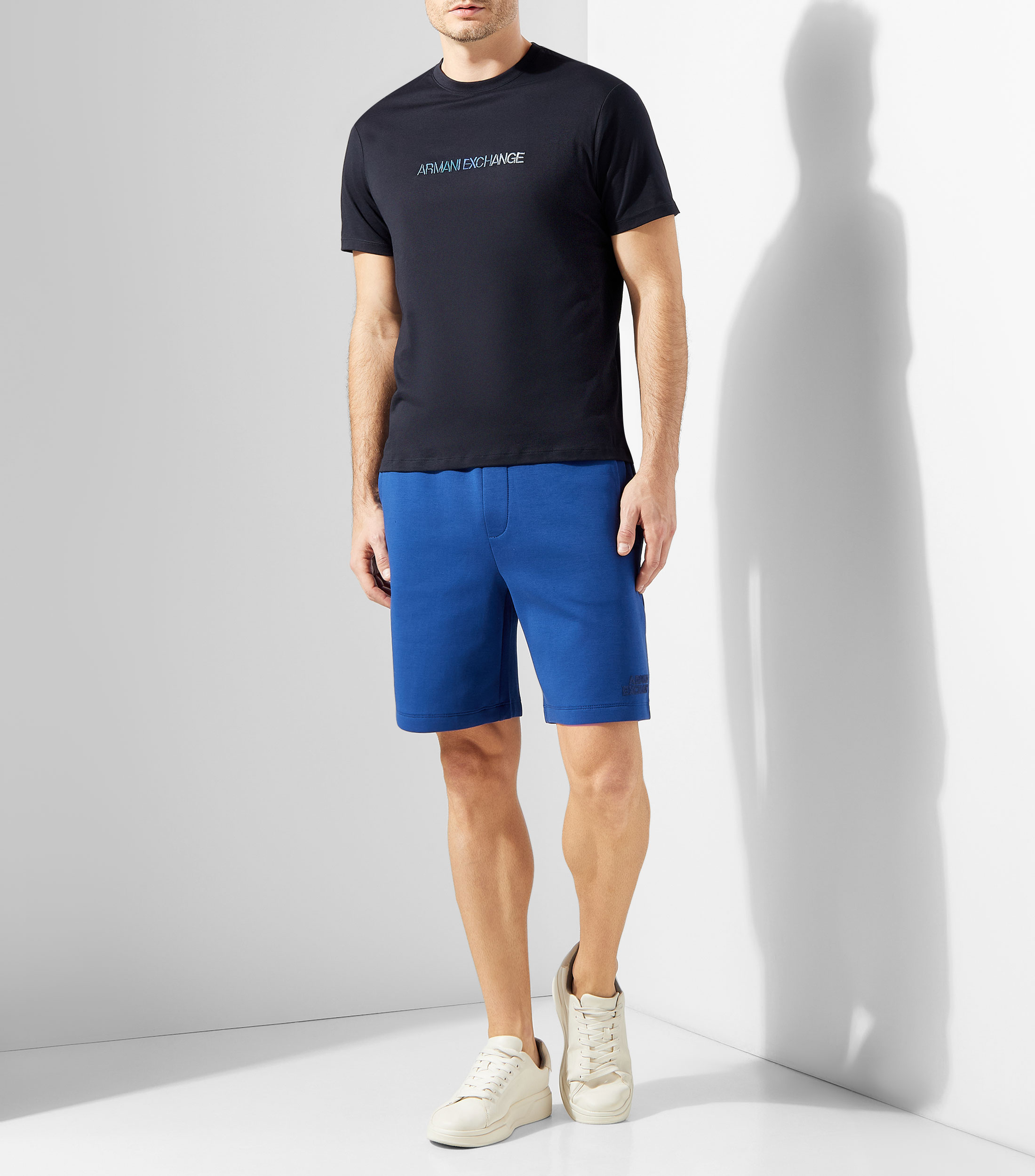 Playera cuello redondo manga corta de diseño sólido Hombre