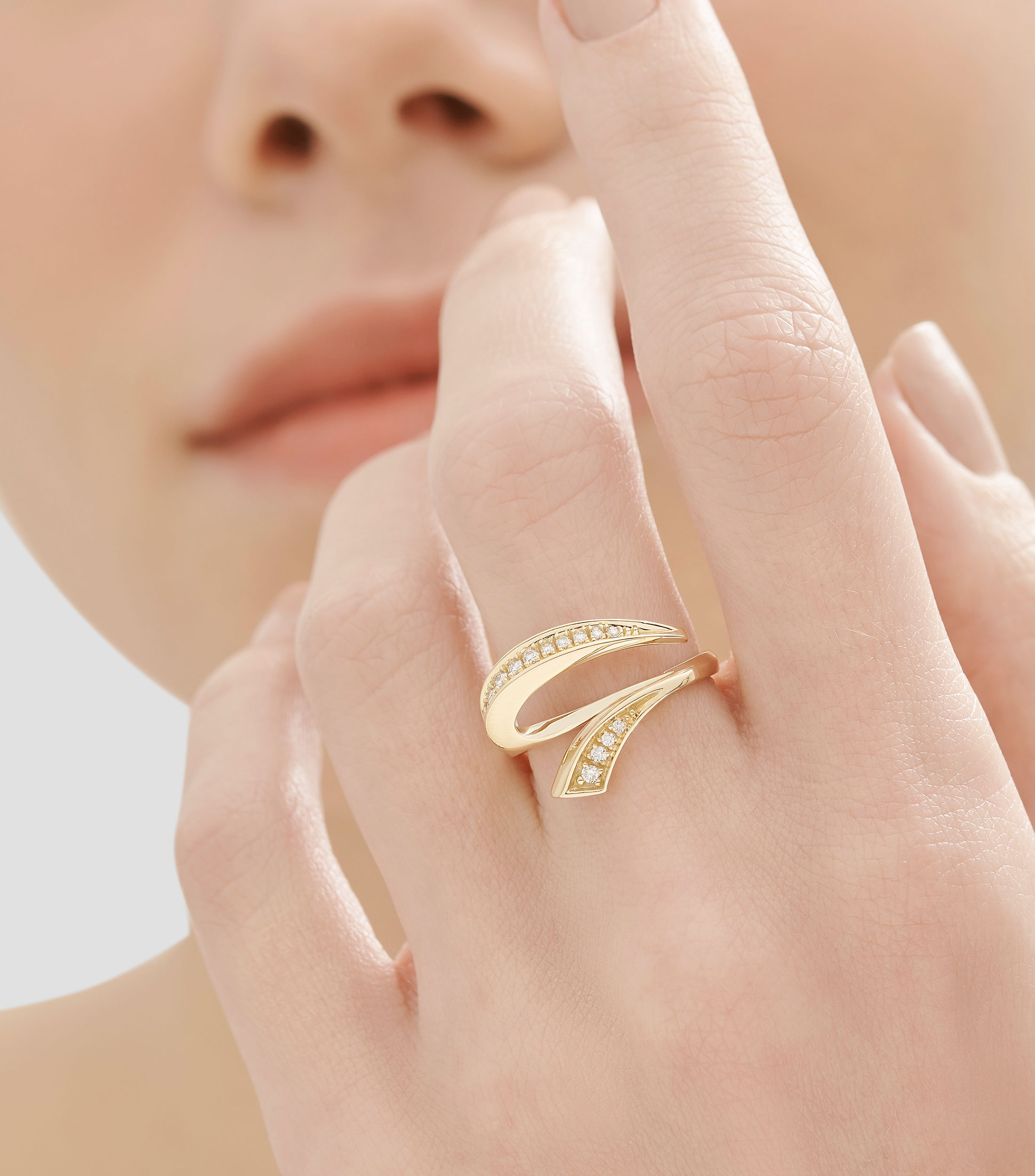 Anillo en Oro de 18 Kilates con diamantes Mujer