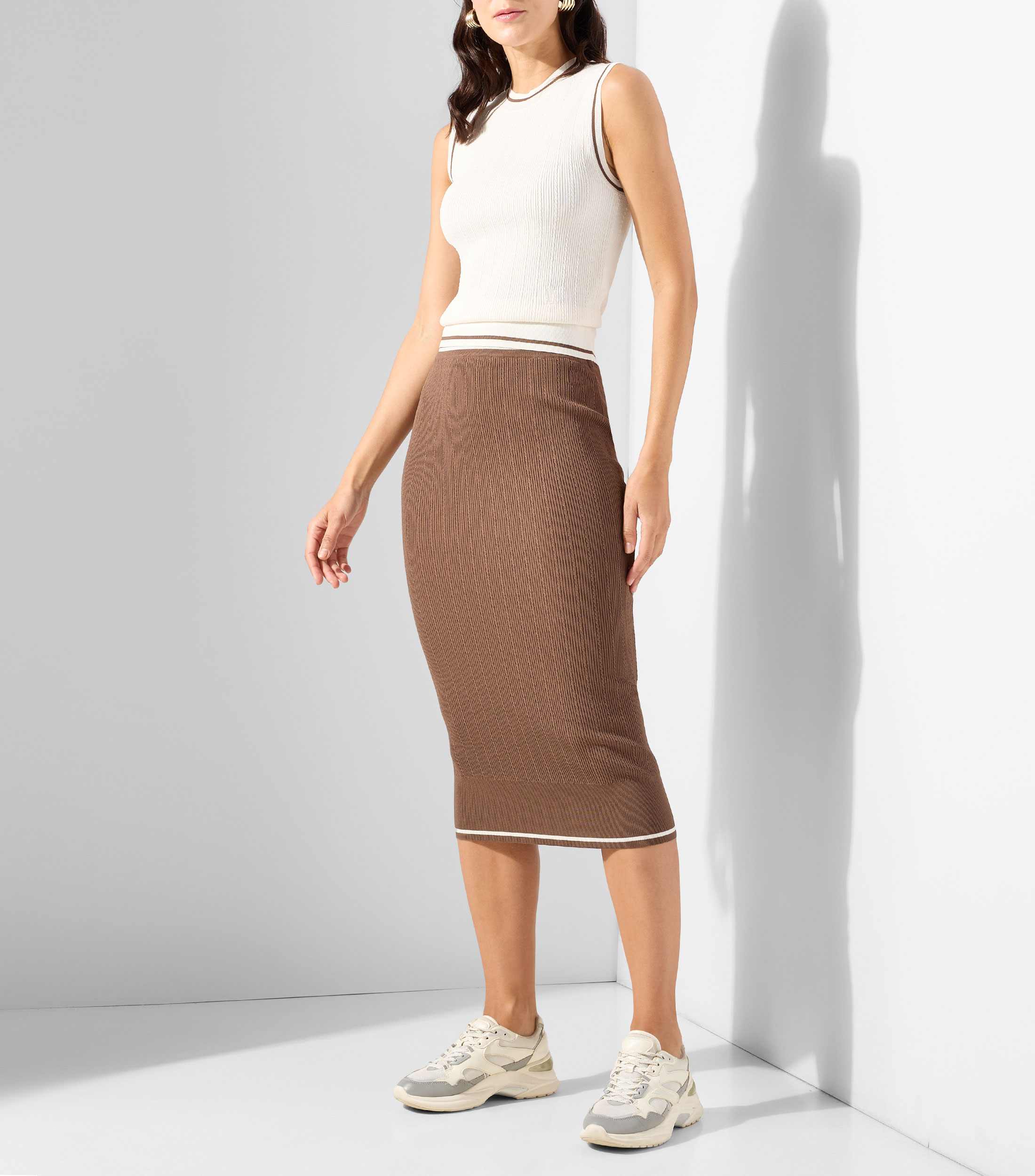 Falda midi de corte ajustado lisa Mujer