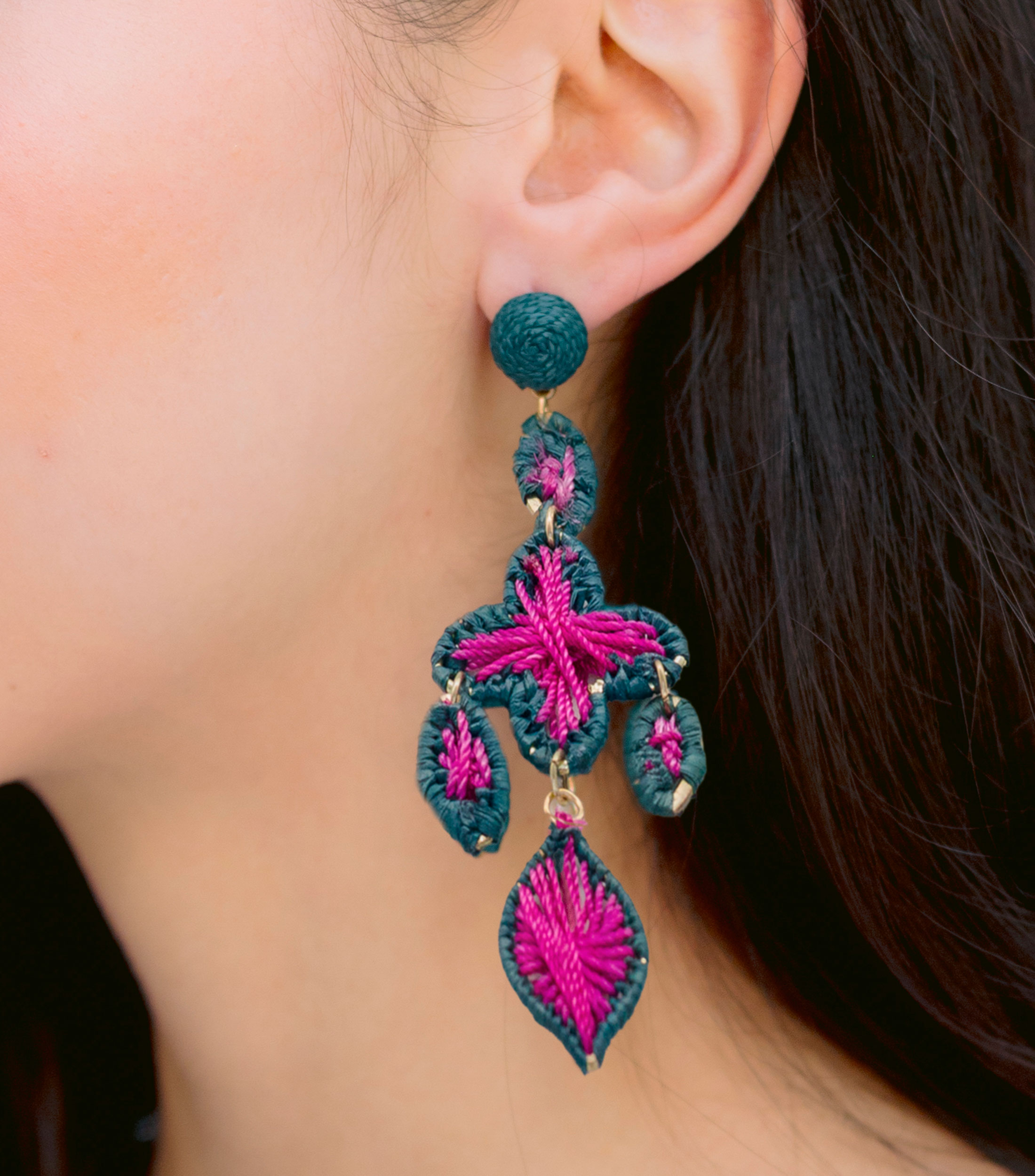 Aretes Chandelier fucsia Mujer