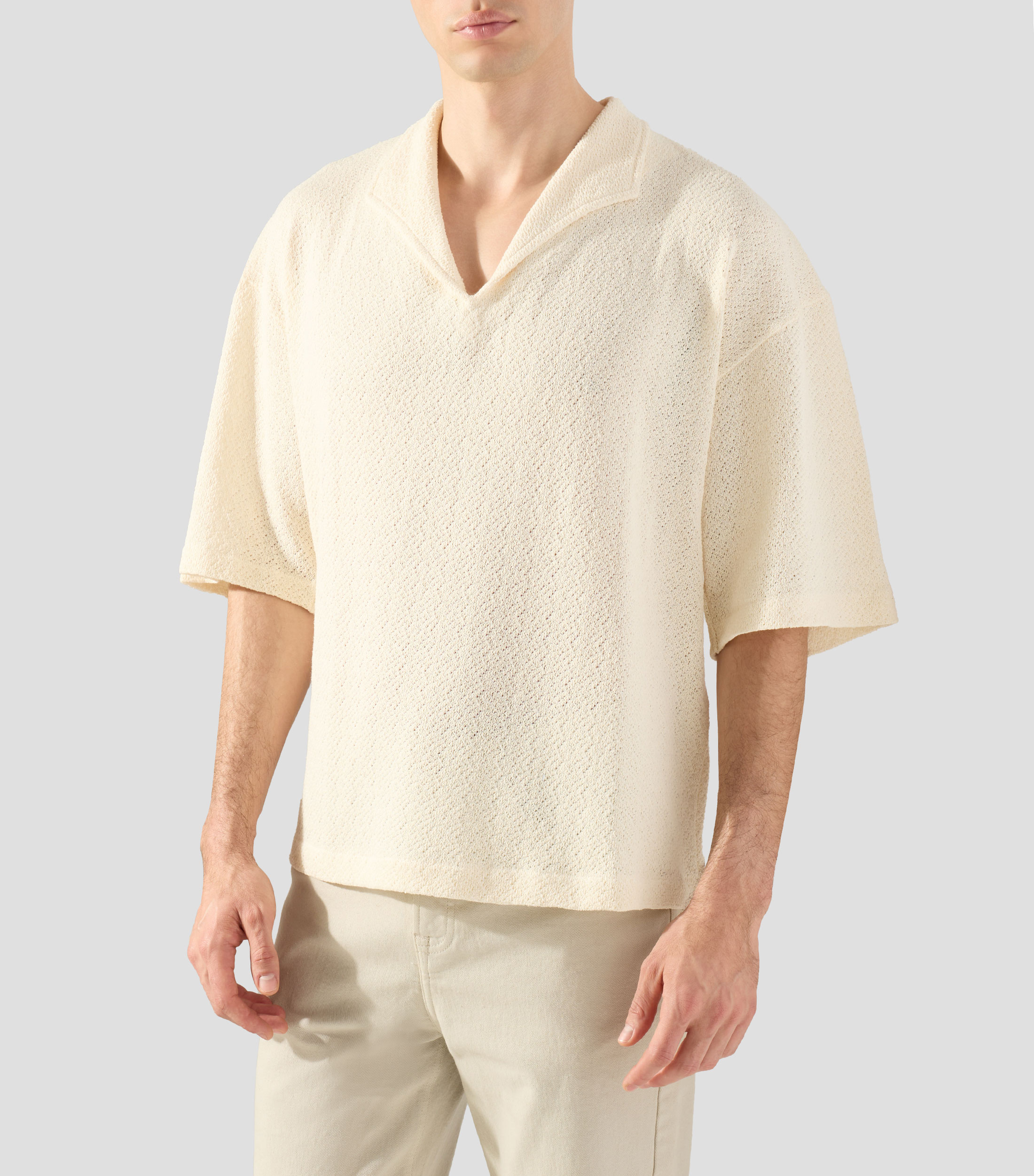 Playera de cuello V con manga corta lisa Hombre