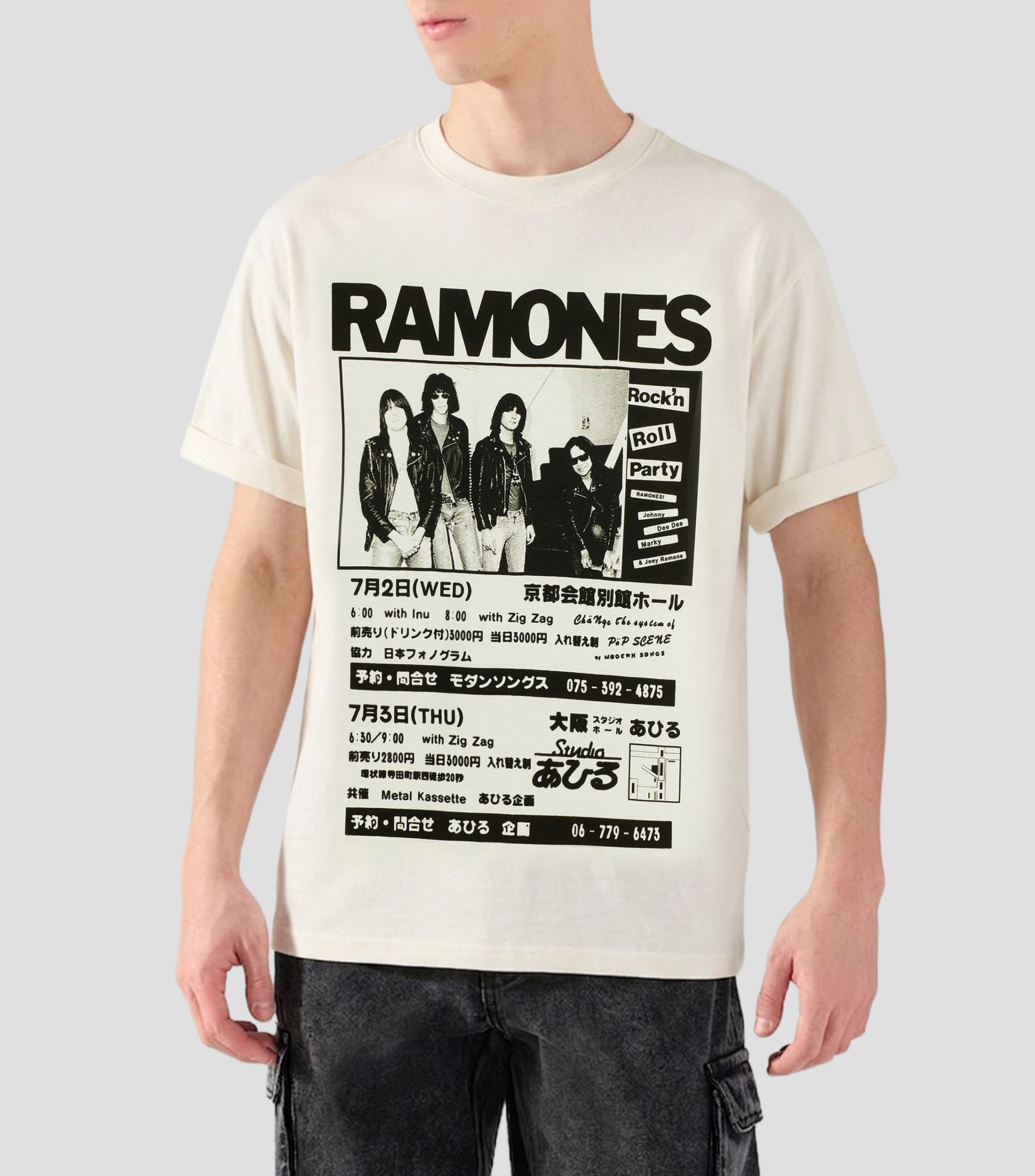 Playera cuello redondo manga corta estampada Ramones Hombre