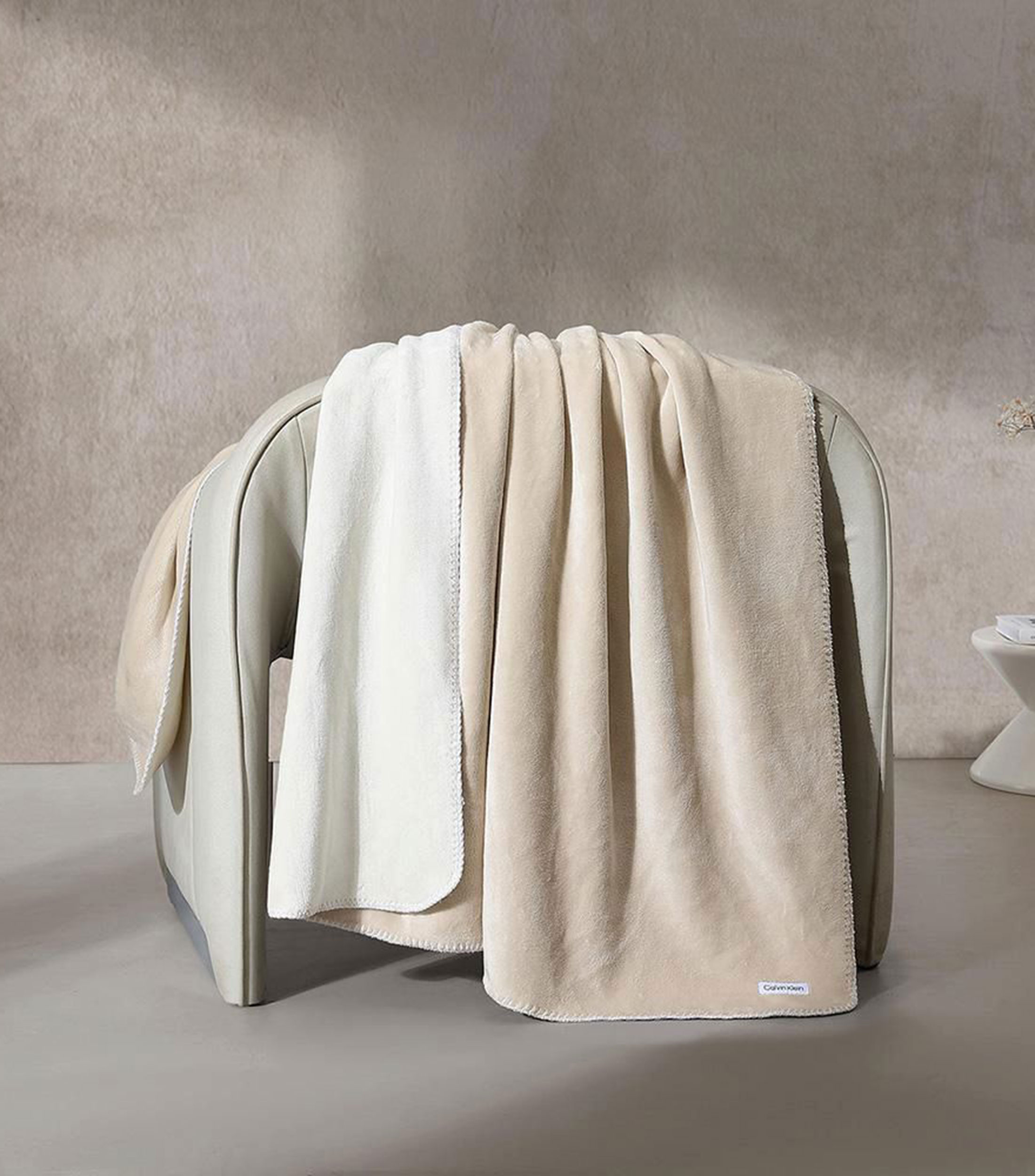 Frazada estándar Solid Throw beige