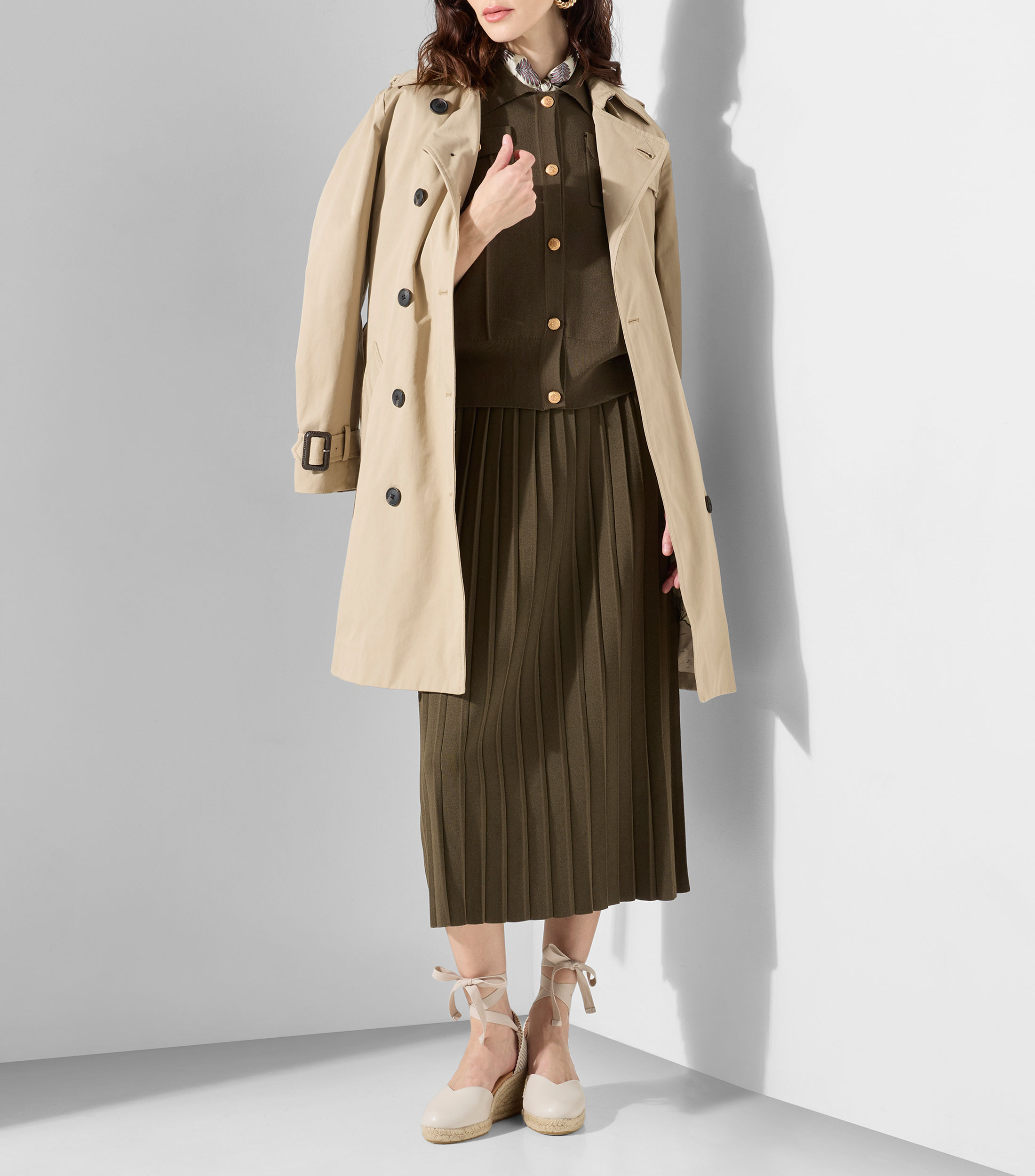 Abrigo midi con botones y cinta Mujer