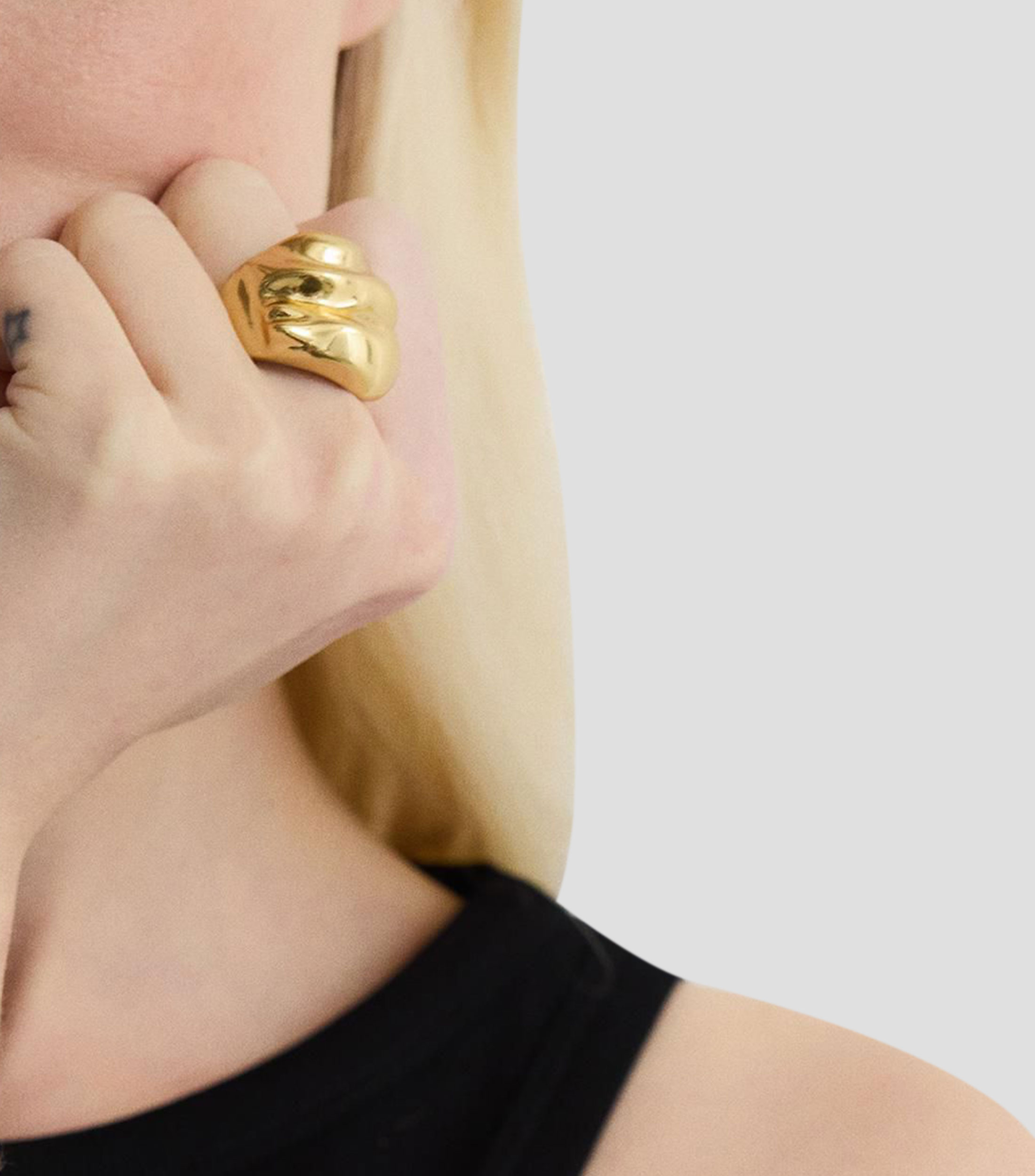 Anillo con relieve Mujer