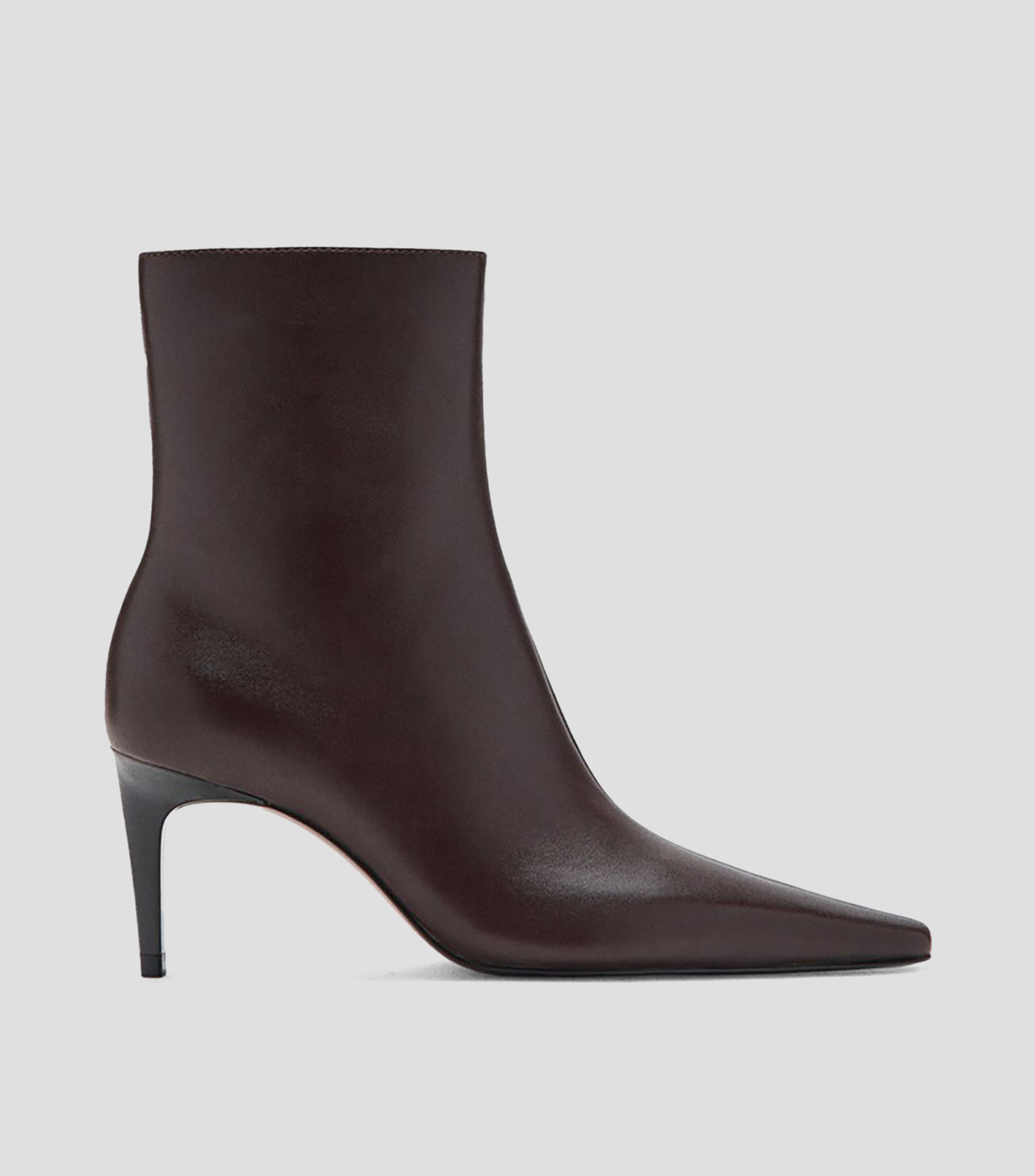 Botines casuales en piel con tacón medio de aguja Mujer