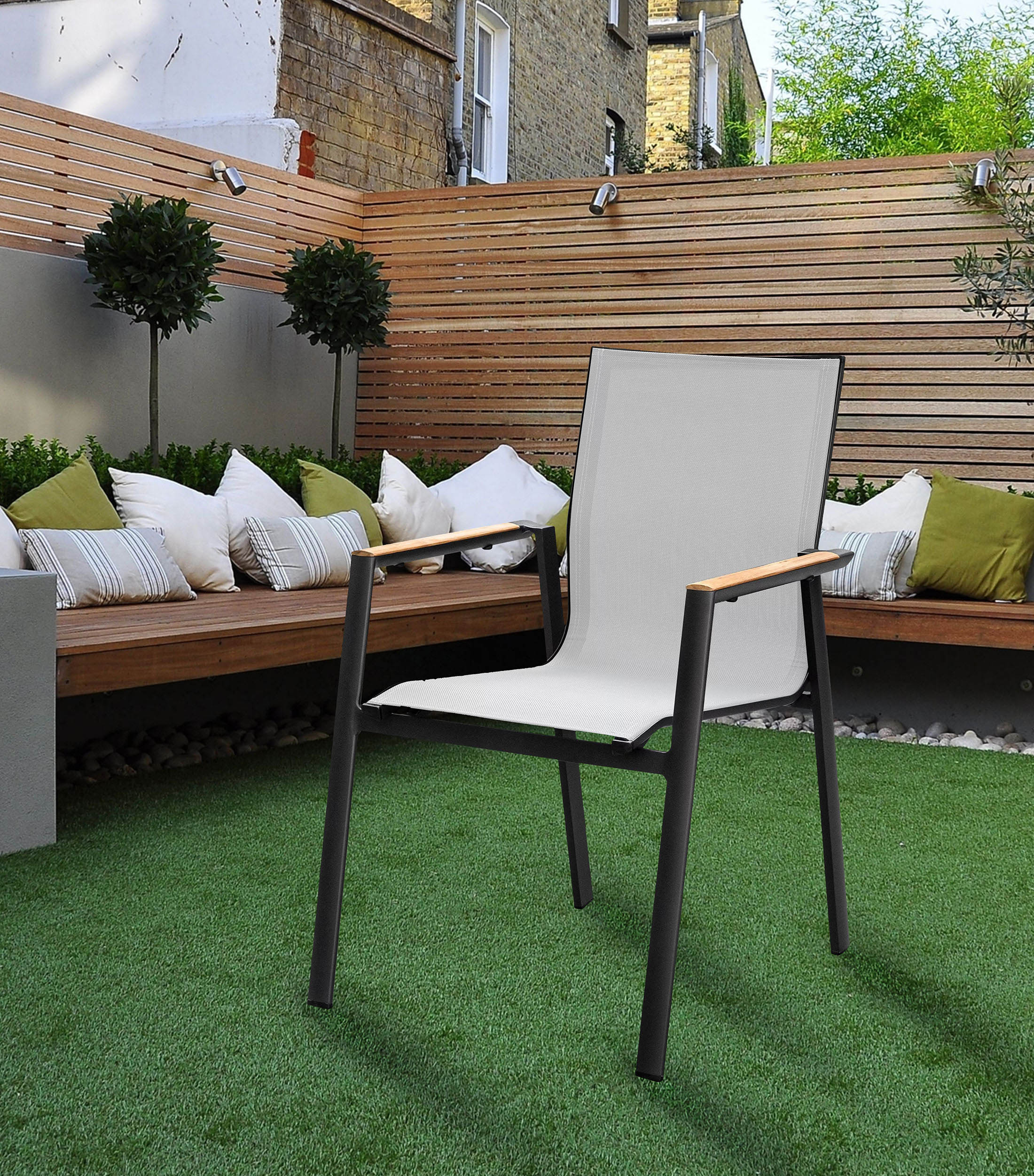 Silla de exterior en aluminio con madera
