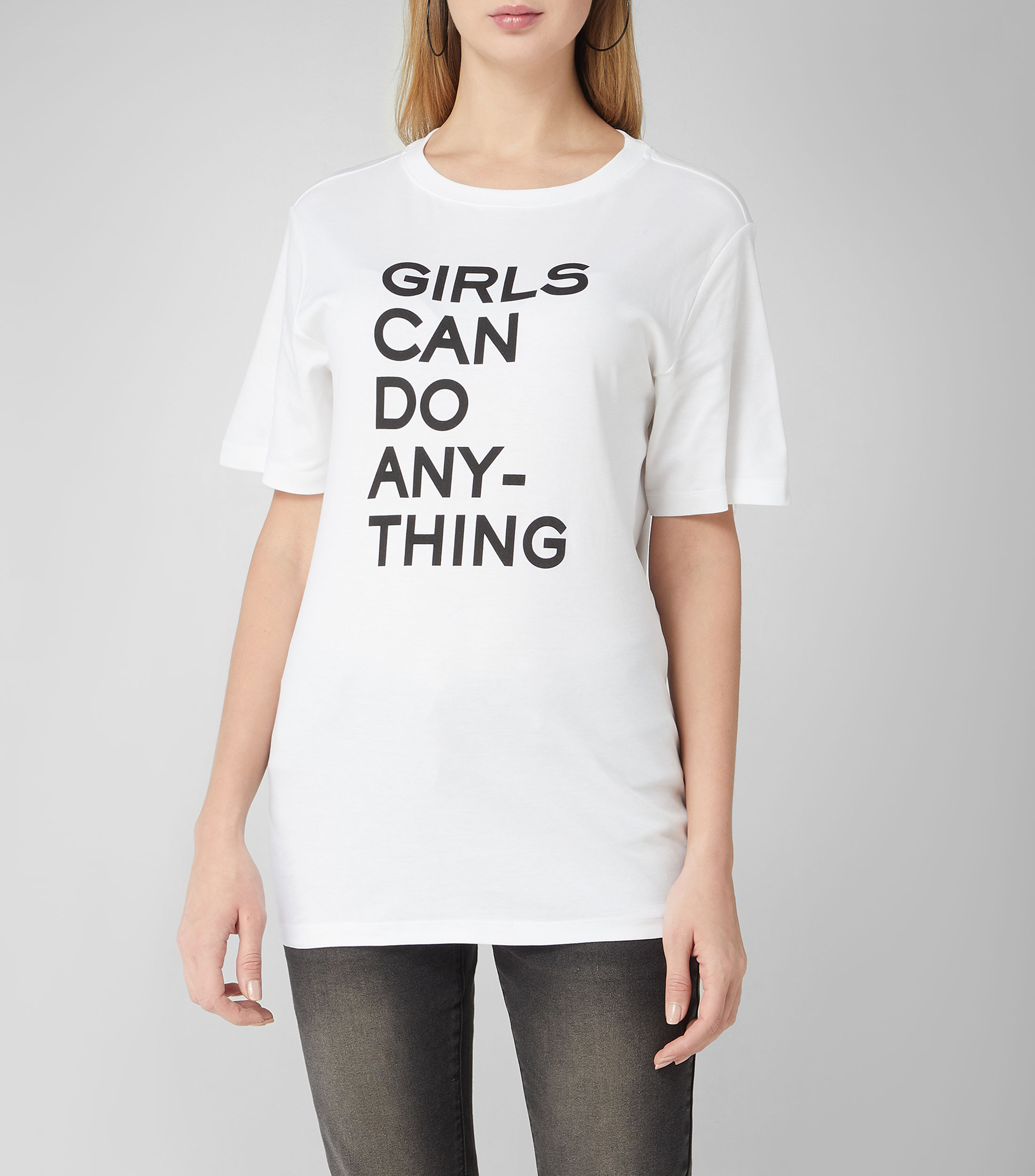 Playera cuello redondo manga corta con grafía estampada Mujer