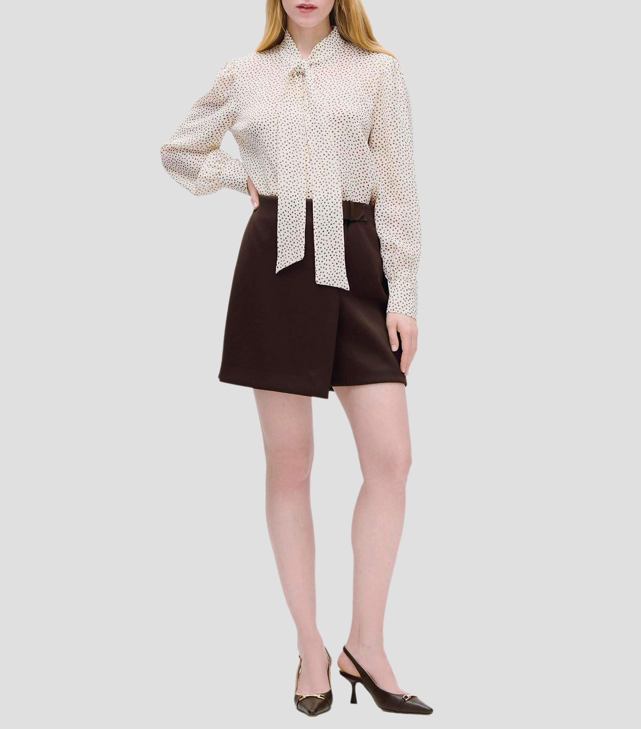 Blusa Natural Estampado De Lunares Con Corbatín Mujer