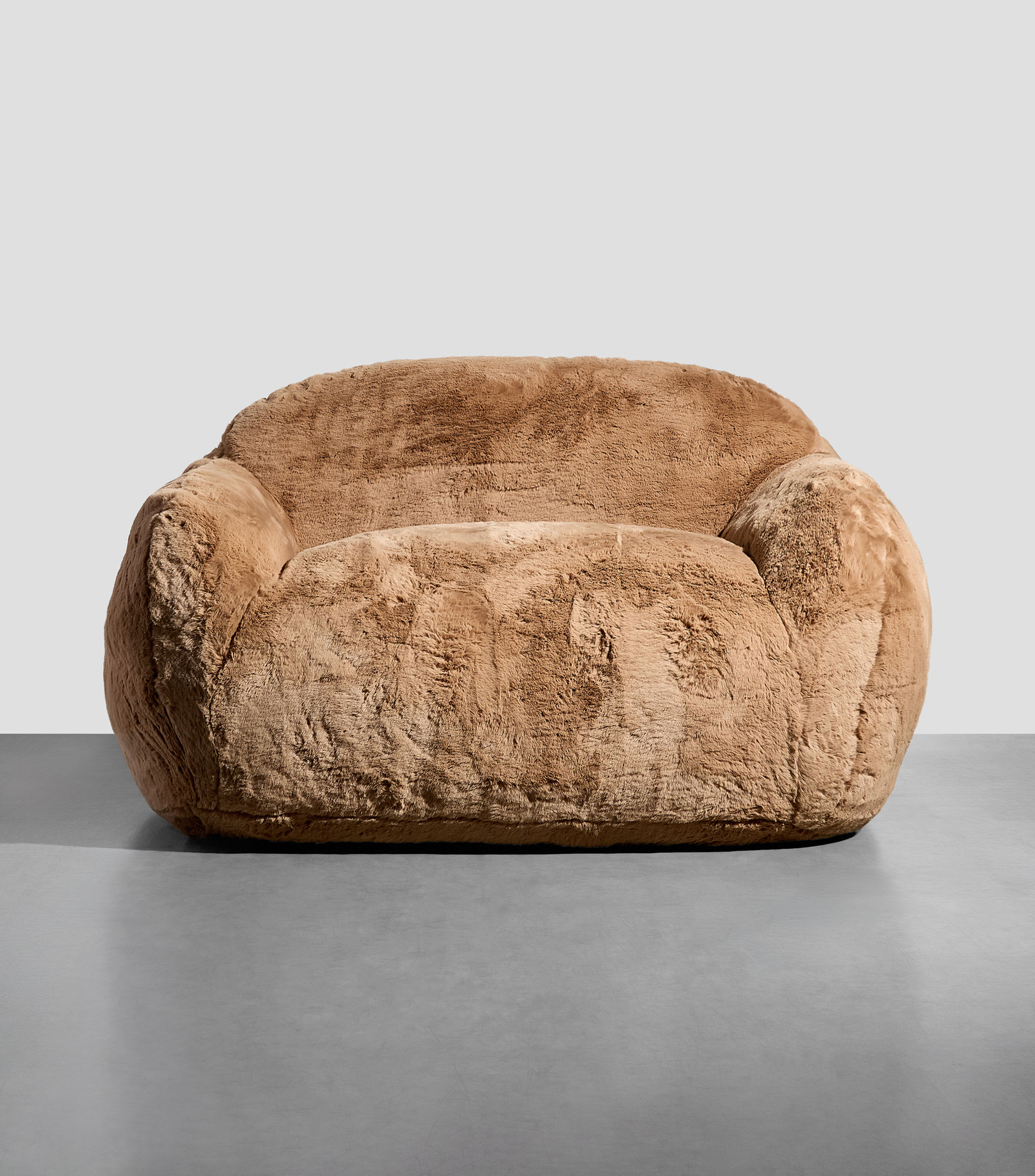 Love Seat Snug en tela taupe