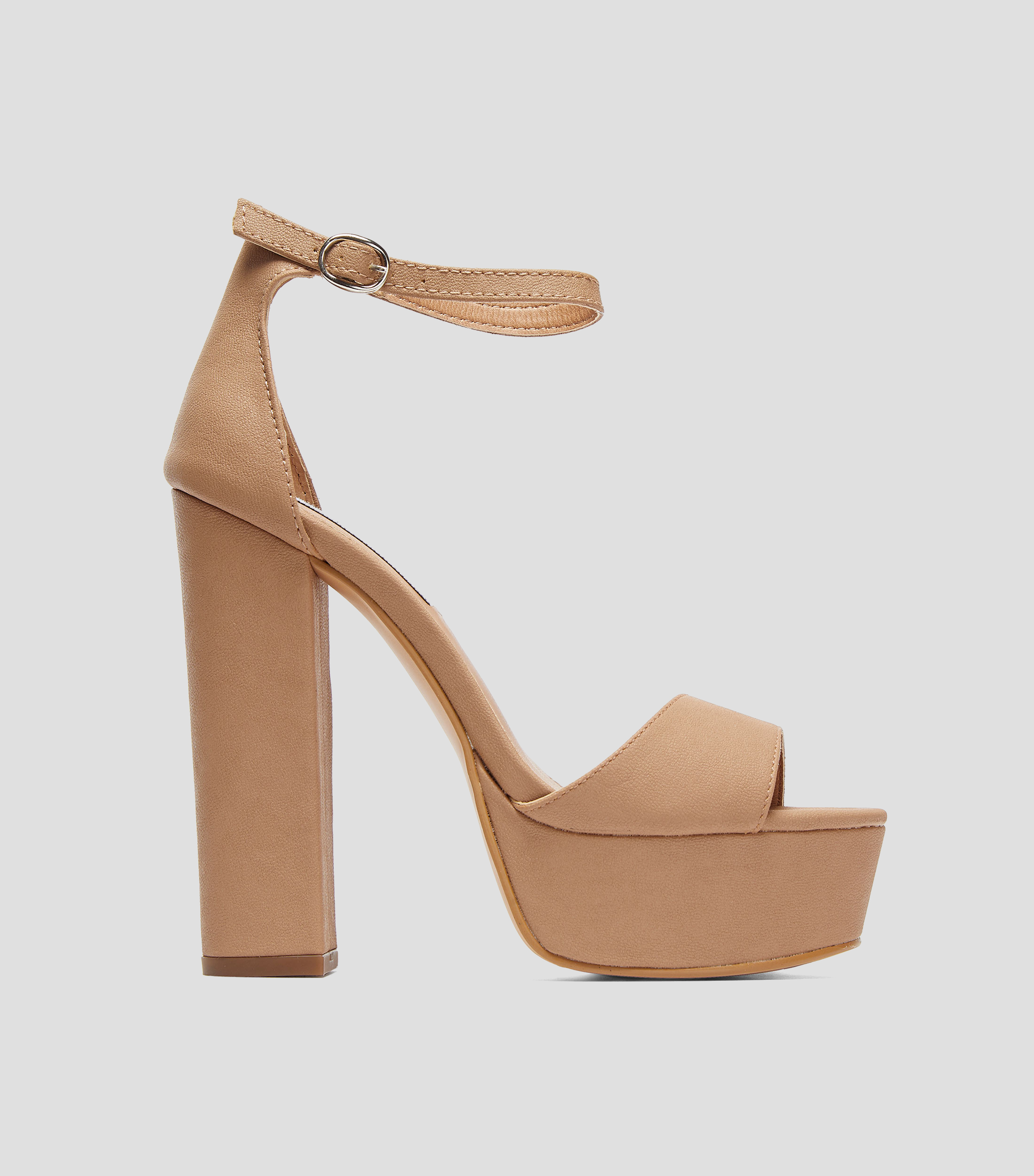 Diagnosticar Detallado Anterior Steve Madden: Sandalias beige con tacón alto ancho Gonzo Mujer | El Palacio  de Hierro