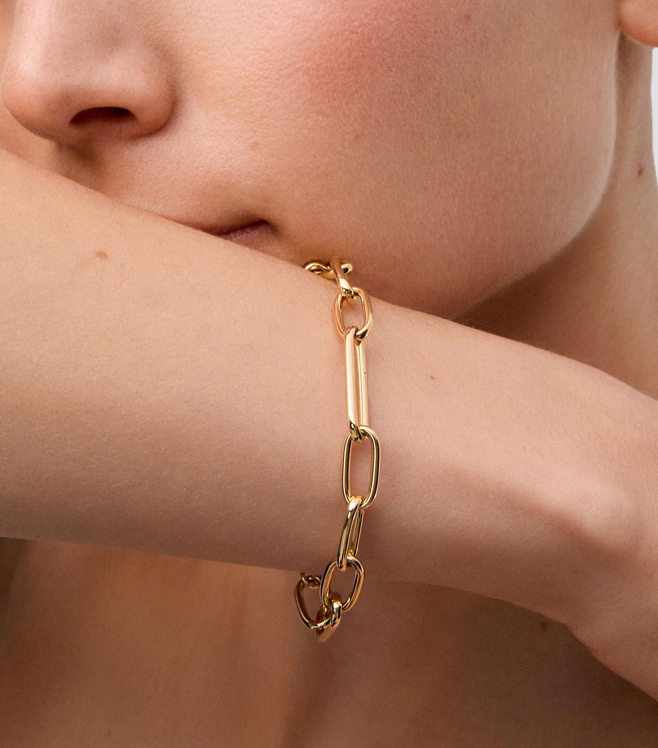 Pulsera en oro amarillo 18 kilates eslabones medianos Suave Mujer