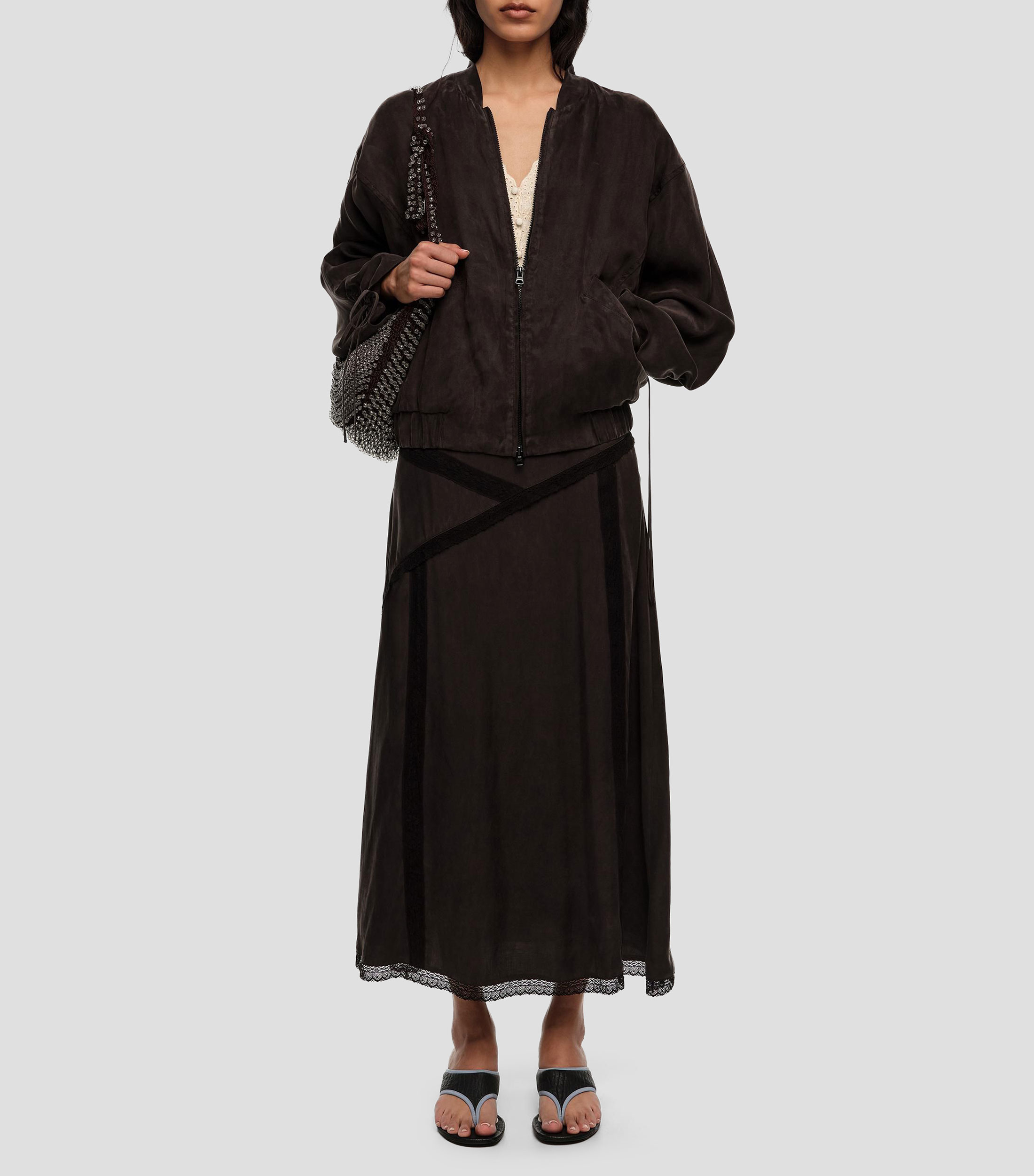 Falda midi encajes negro lavado