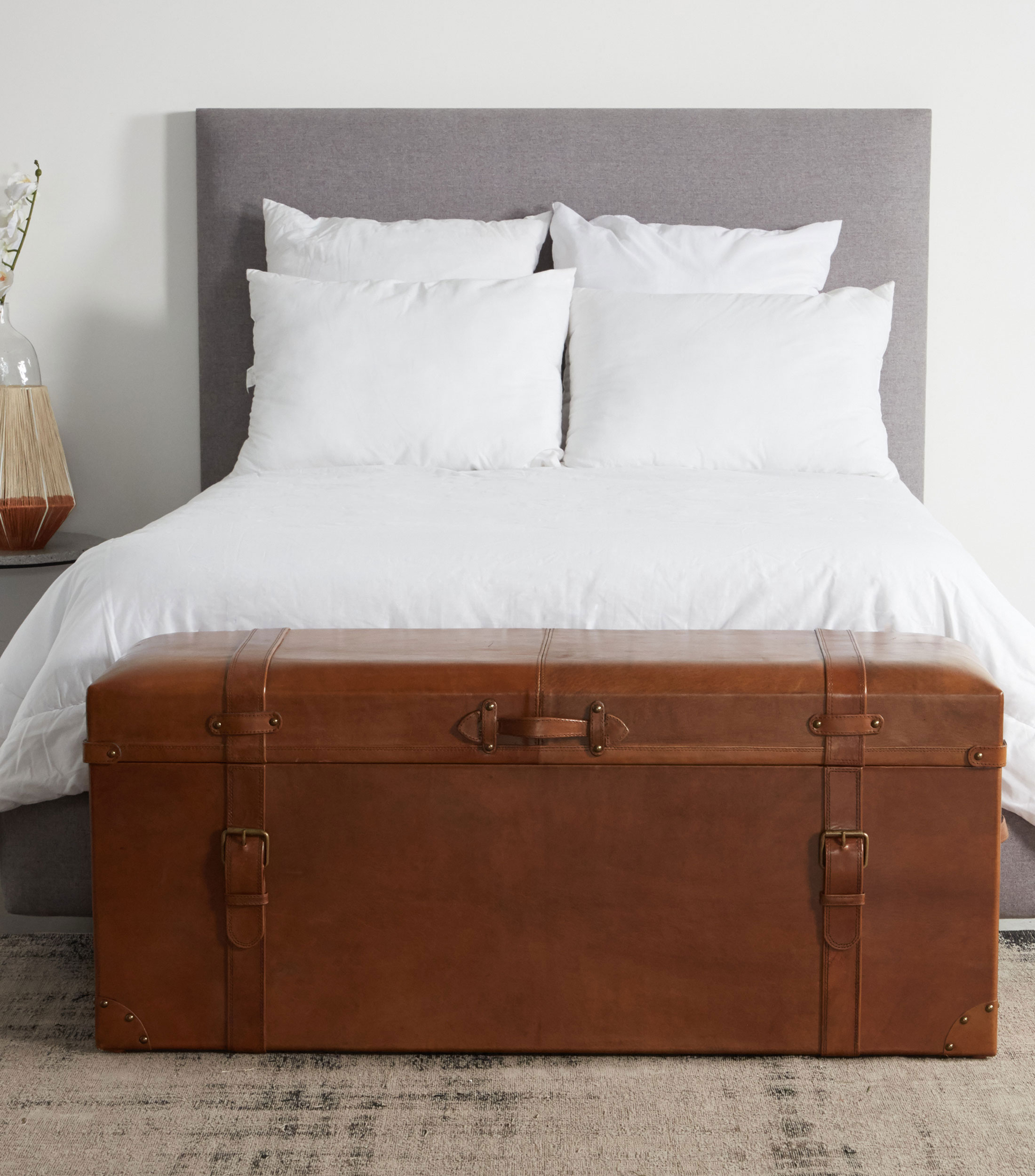 Pie de Cama Cushion en Piel Cognac