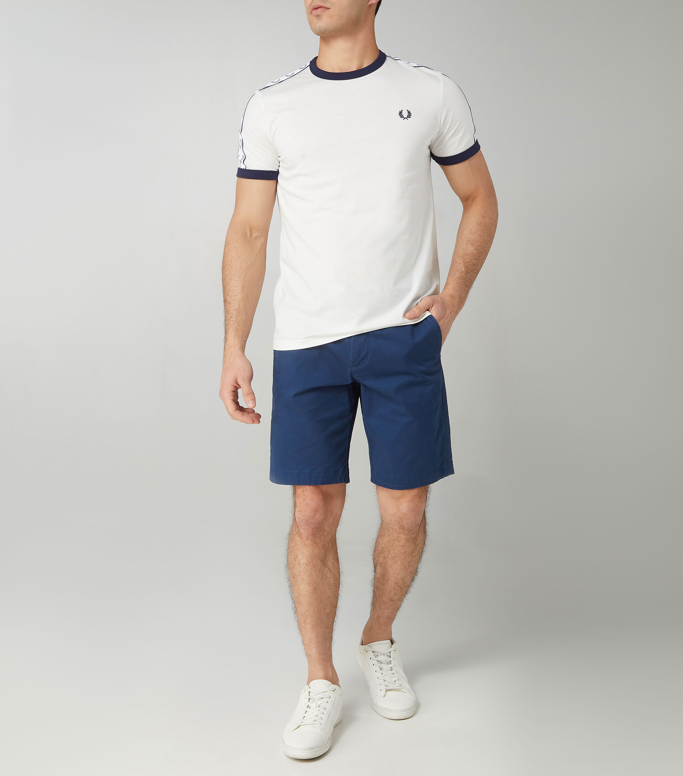 Playera cuello redondo manga corta con logo Hombre
