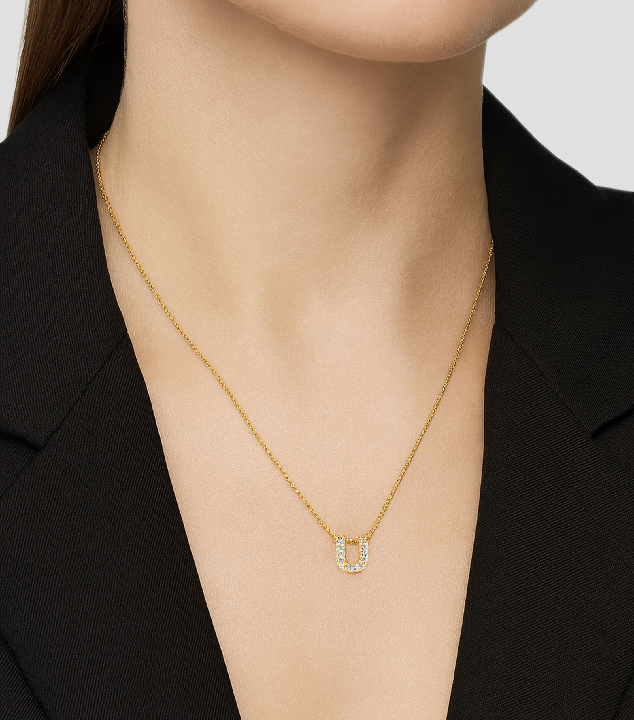 Collar en oro amarillo 18 Kilates letra U con diamantes Mujer