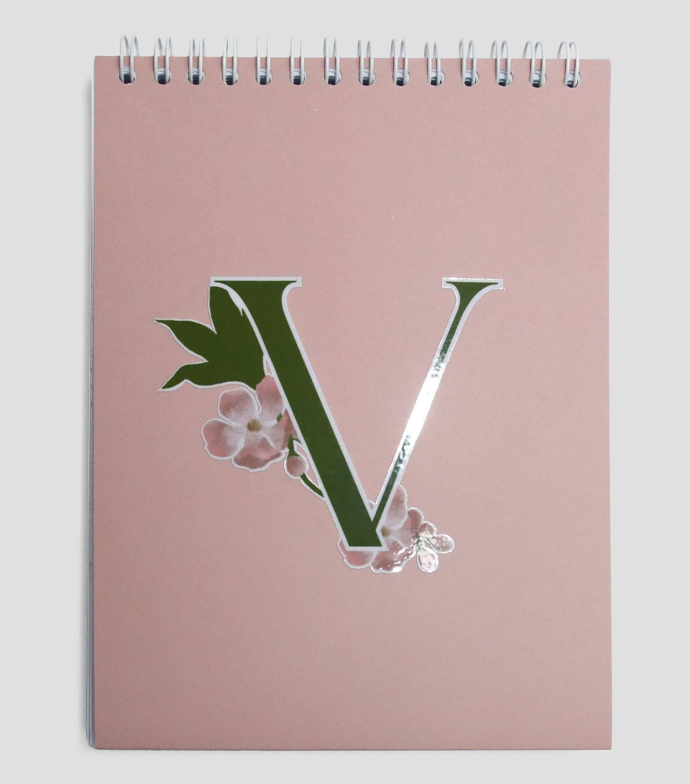 Libreta mediana inicial "V", hojas raya
