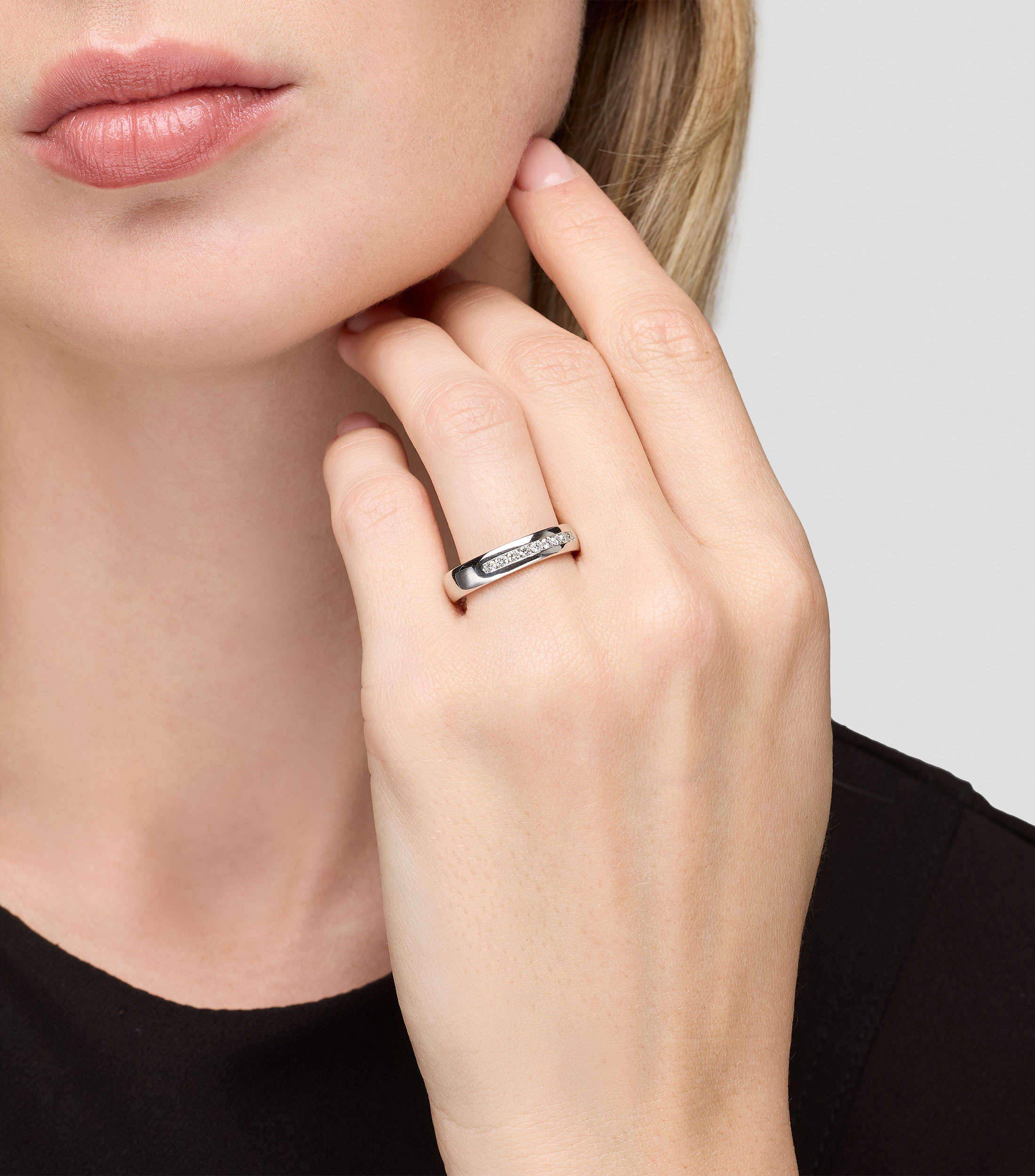 Anillo en oro blanco de 14 kilates con diamantes Mujer