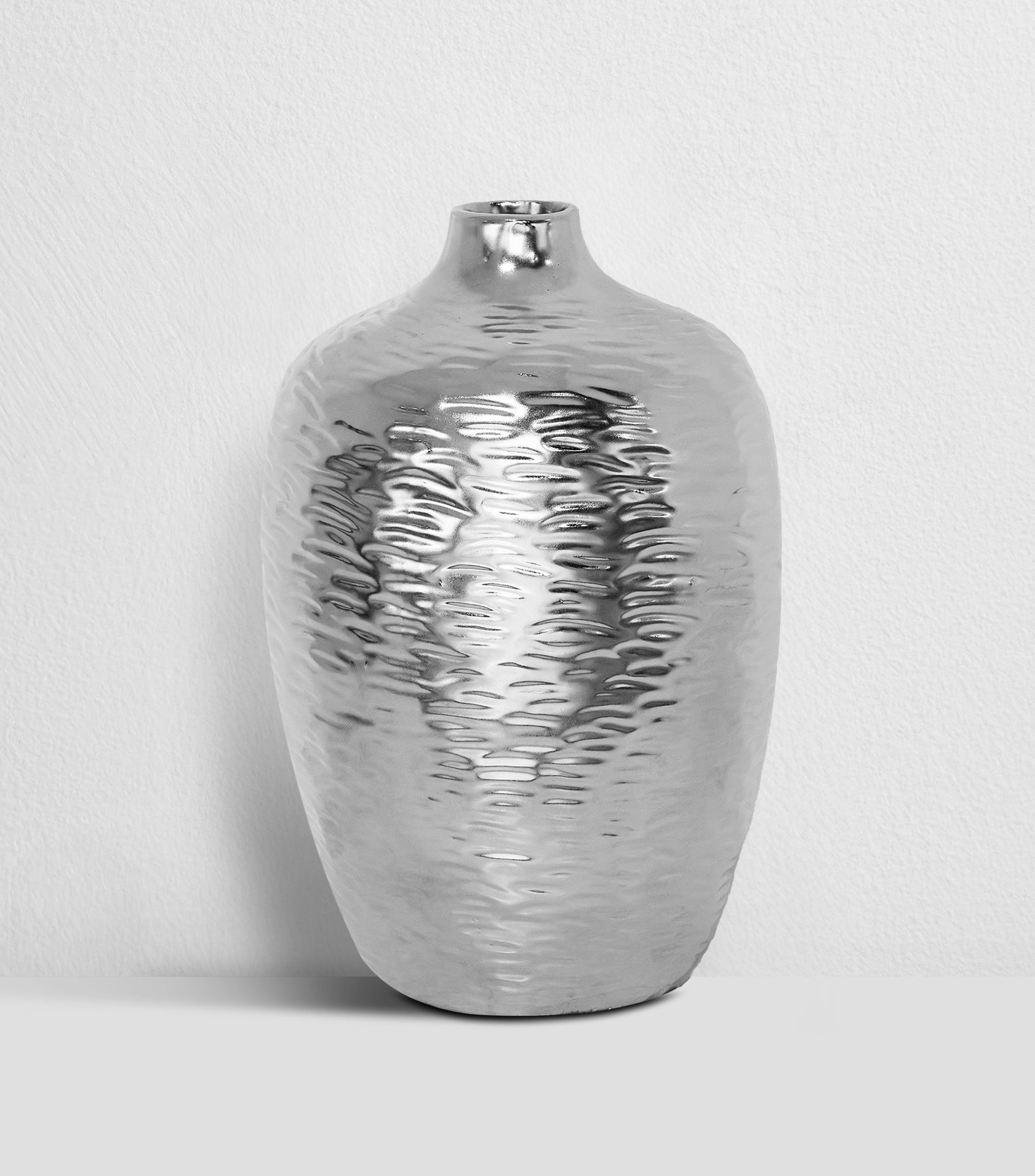 Jarrón decorativo en metal