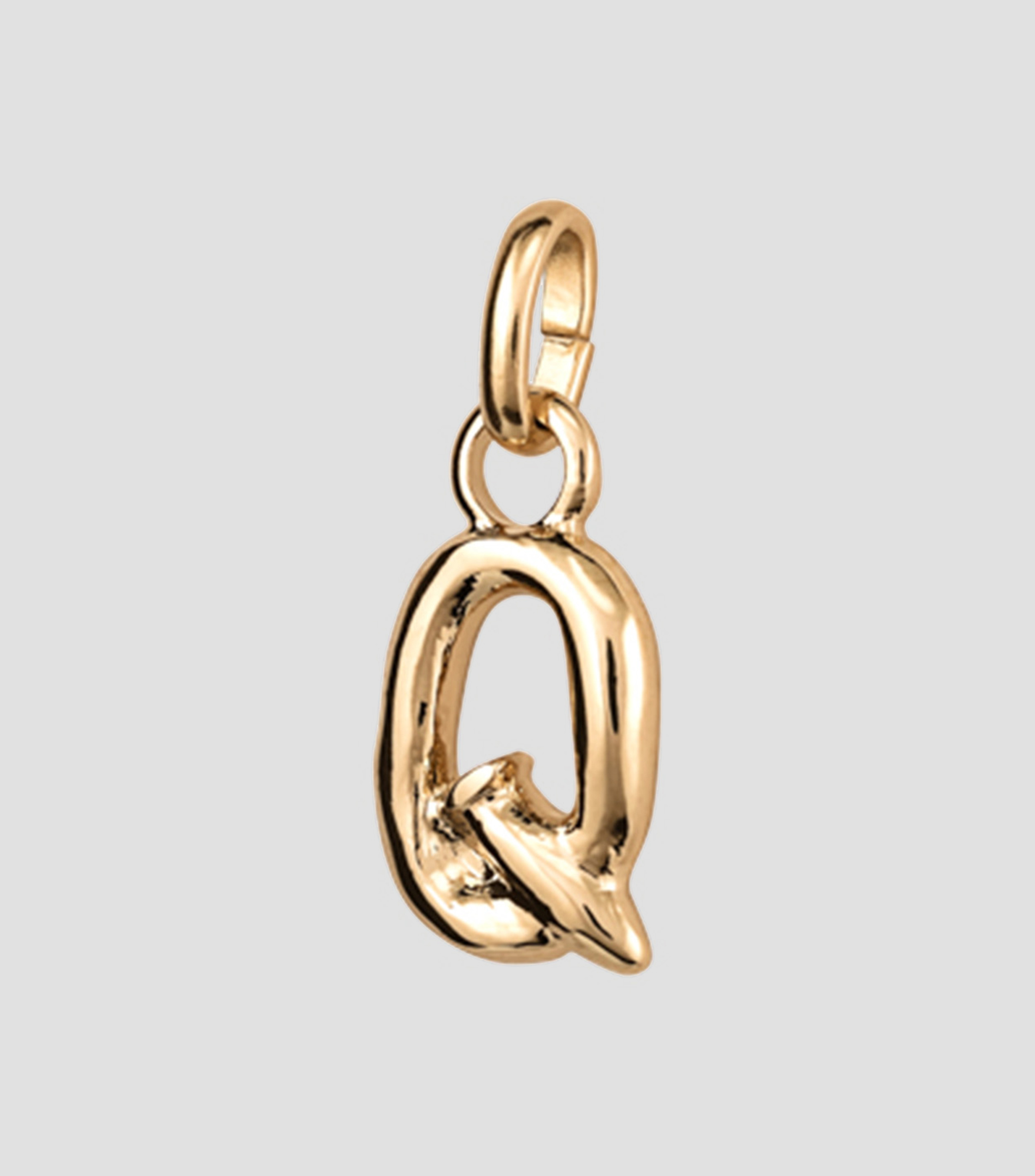 Charm letra Q con argolla Mujer
