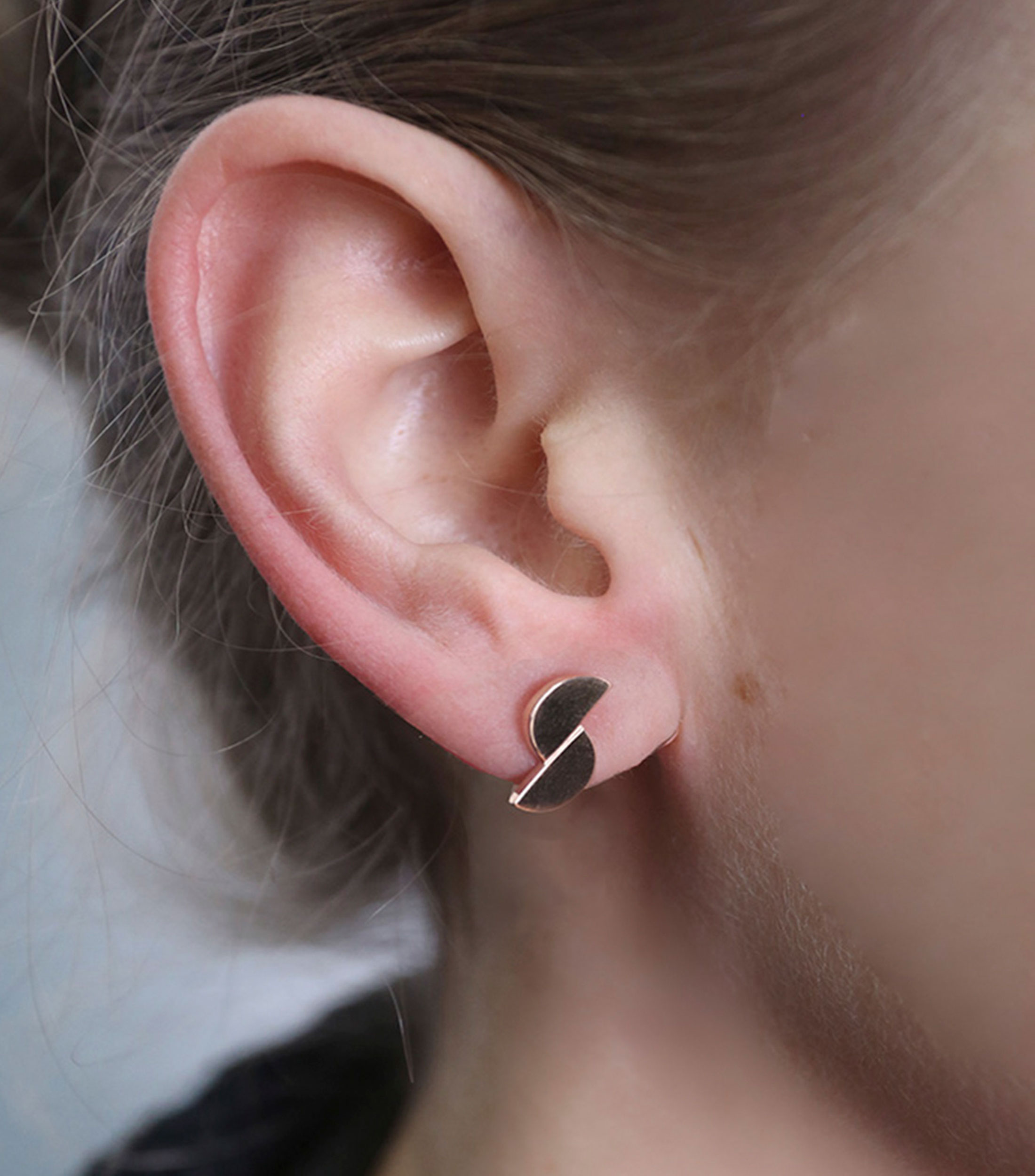 Aretes en oro rosa de 14 kilates de dos medias lunas Mujer