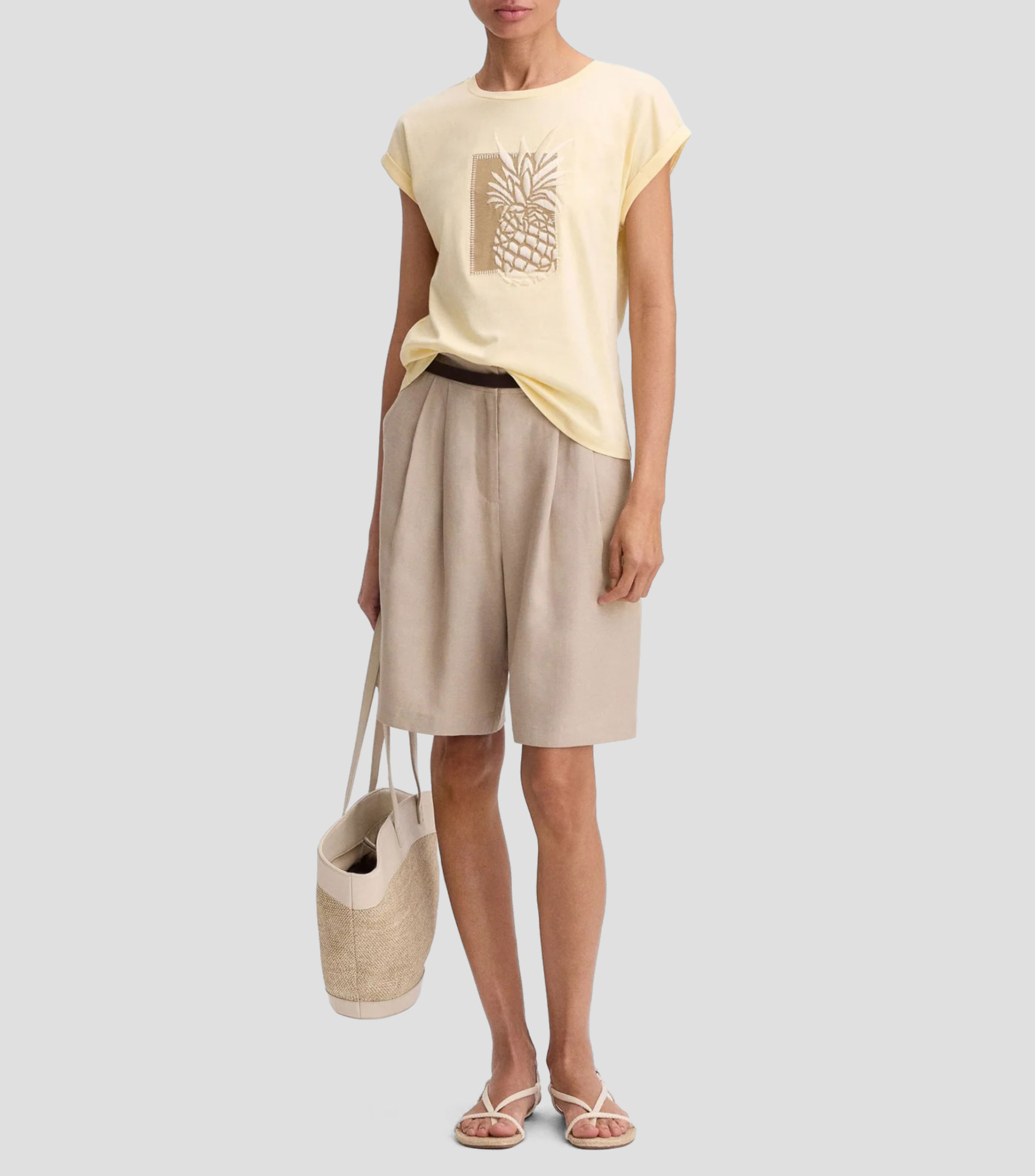 Playera de cuello redondo con manga corta bordada Mujer