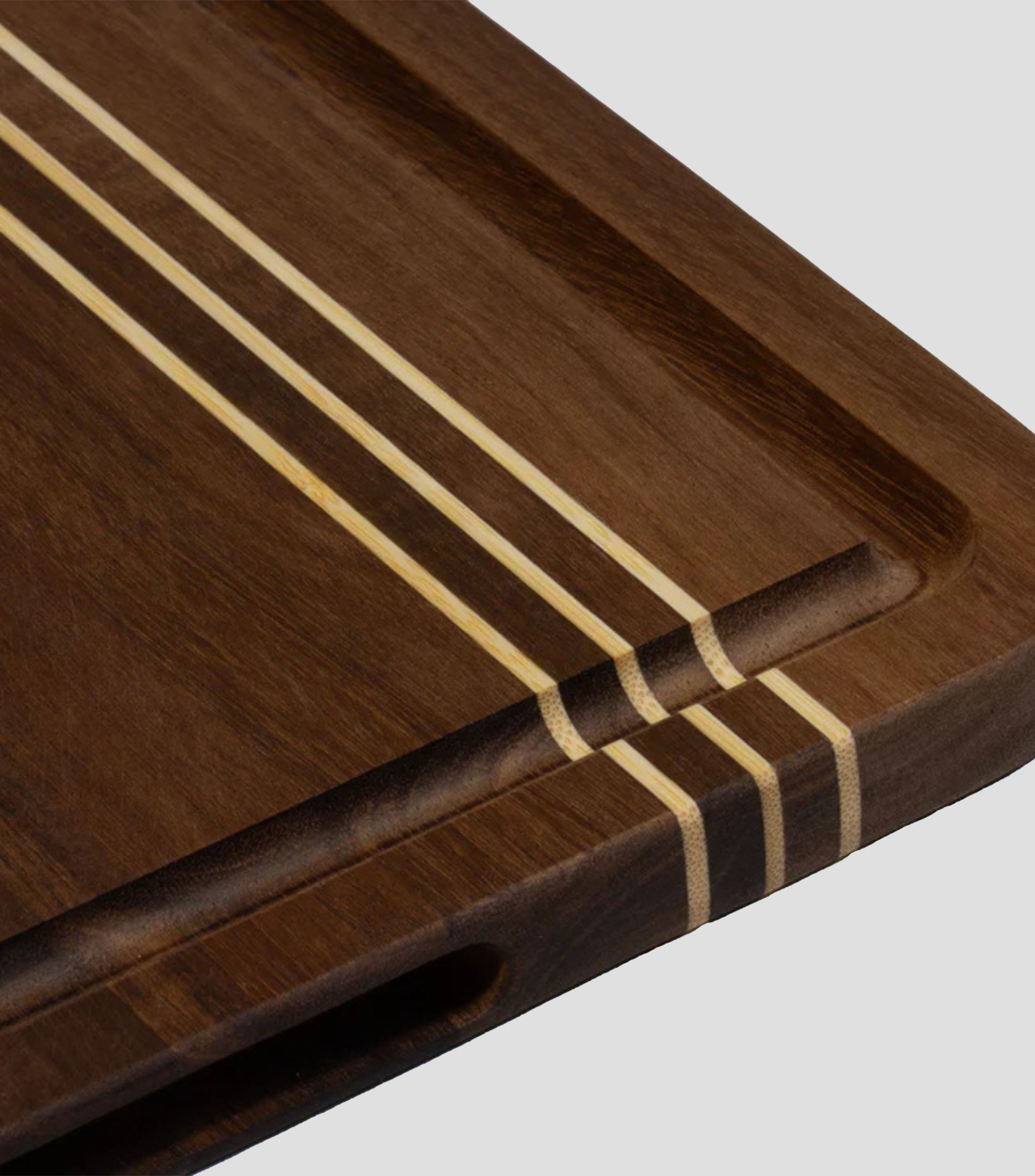 Tabla para cortar café obscuro