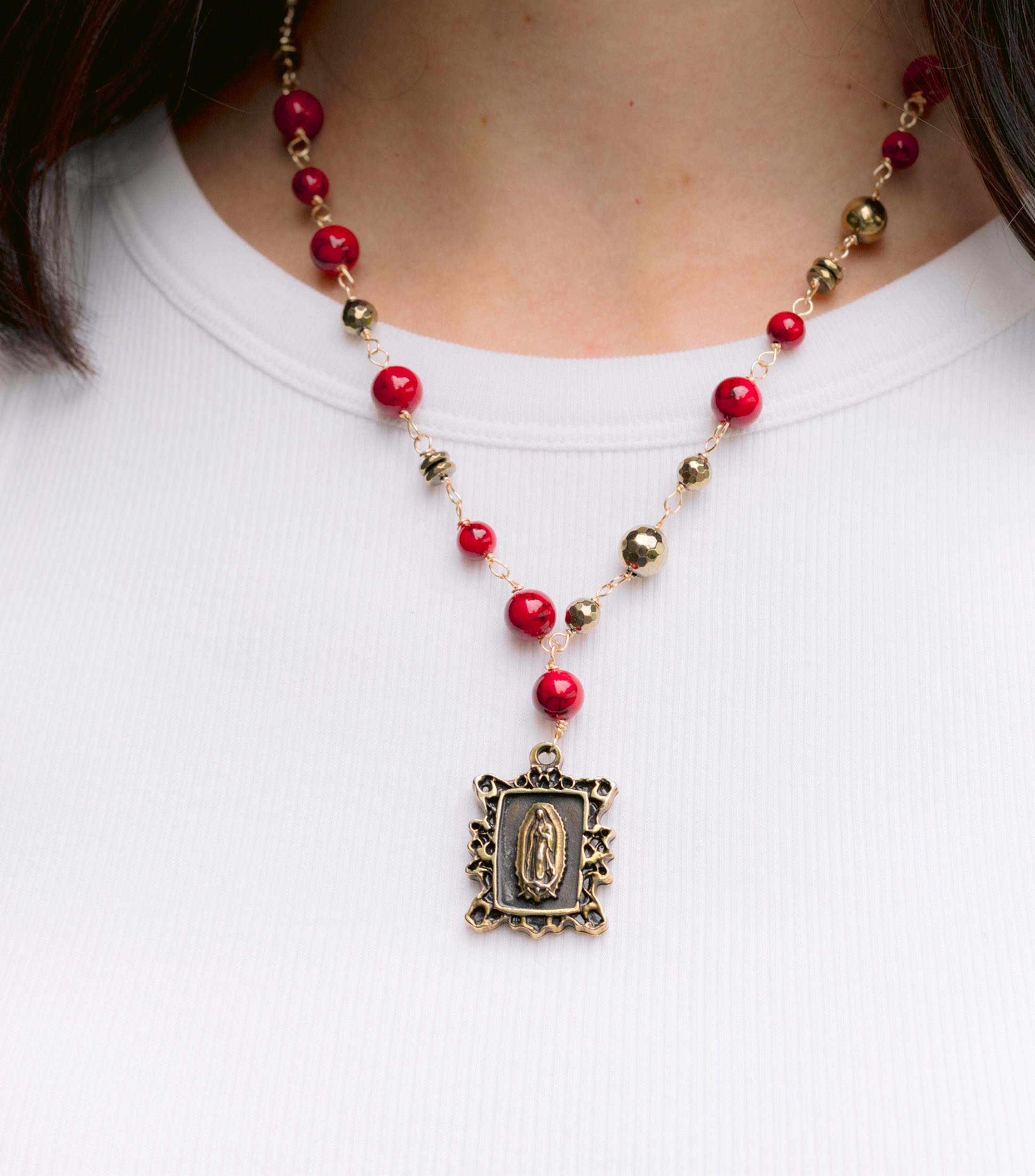 Collar con piedras Mujer
